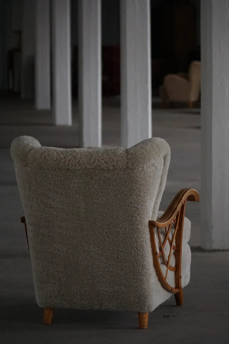 Set_of_2_Swedish_Modern_Lounge_Chairs_in_Shearling_Lambswool