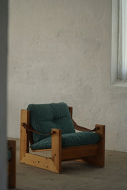 Set_of_2_Swedish_Pine_Lounge_Chairs_with_Leather_Armrests