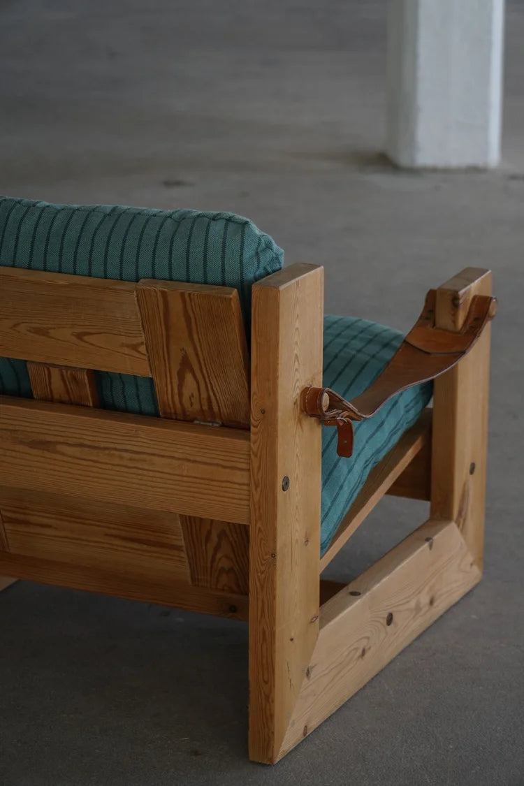 Set_of_2_Swedish_Pine_Lounge_Chairs_with_Leather_Armrests