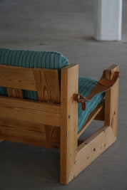 Set_of_2_Swedish_Pine_Lounge_Chairs_with_Leather_Armrests