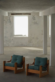 Set_of_2_Swedish_Pine_Lounge_Chairs_with_Leather_Armrests