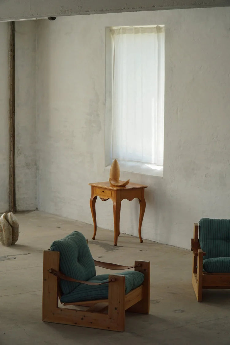 Set_of_2_Swedish_Pine_Lounge_Chairs_with_Leather_Armrests