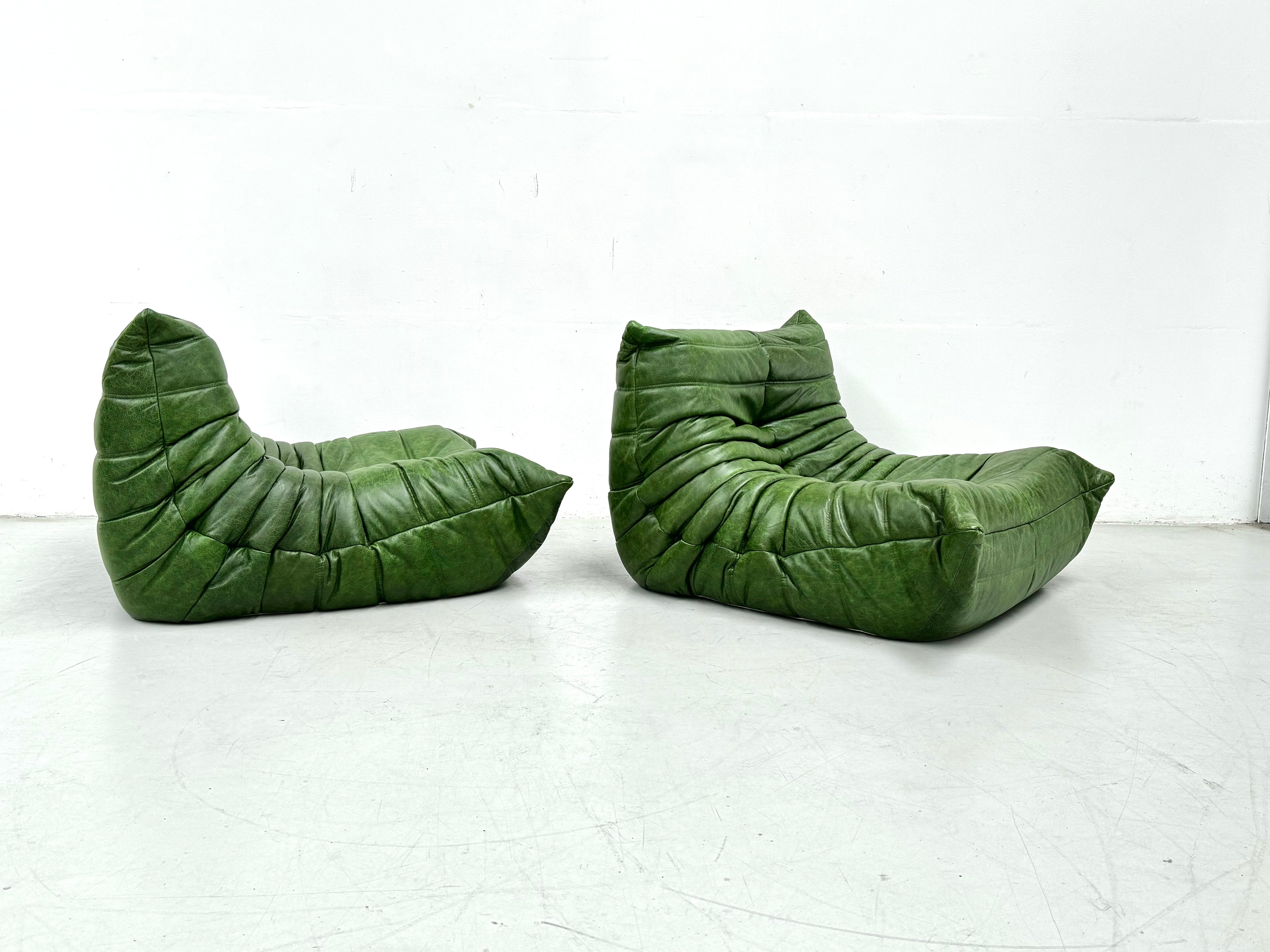 Set_of_2_Togo-Style_Lounge_Chairs_in_Green_Leather,_Attributed_to_Michel_Ducaroy_for_Ligne_Roset