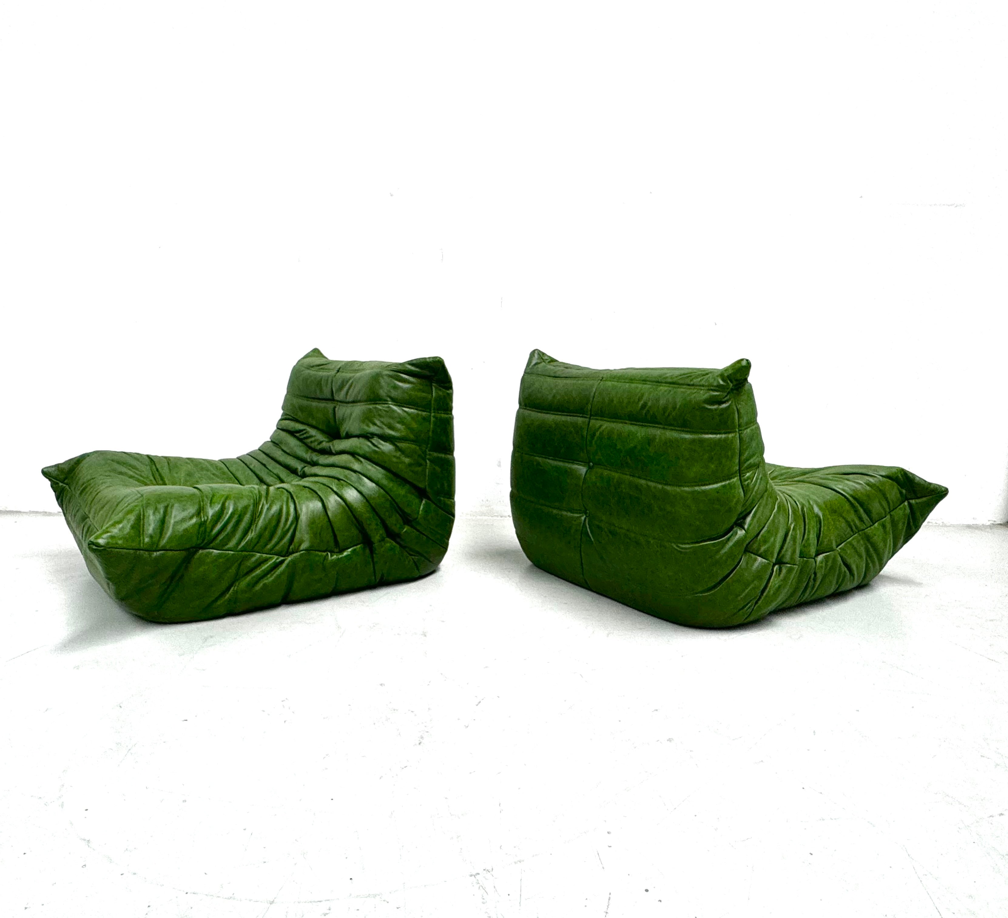 Set_of_2_Togo-Style_Lounge_Chairs_in_Green_Leather,_Attributed_to_Michel_Ducaroy_for_Ligne_Roset