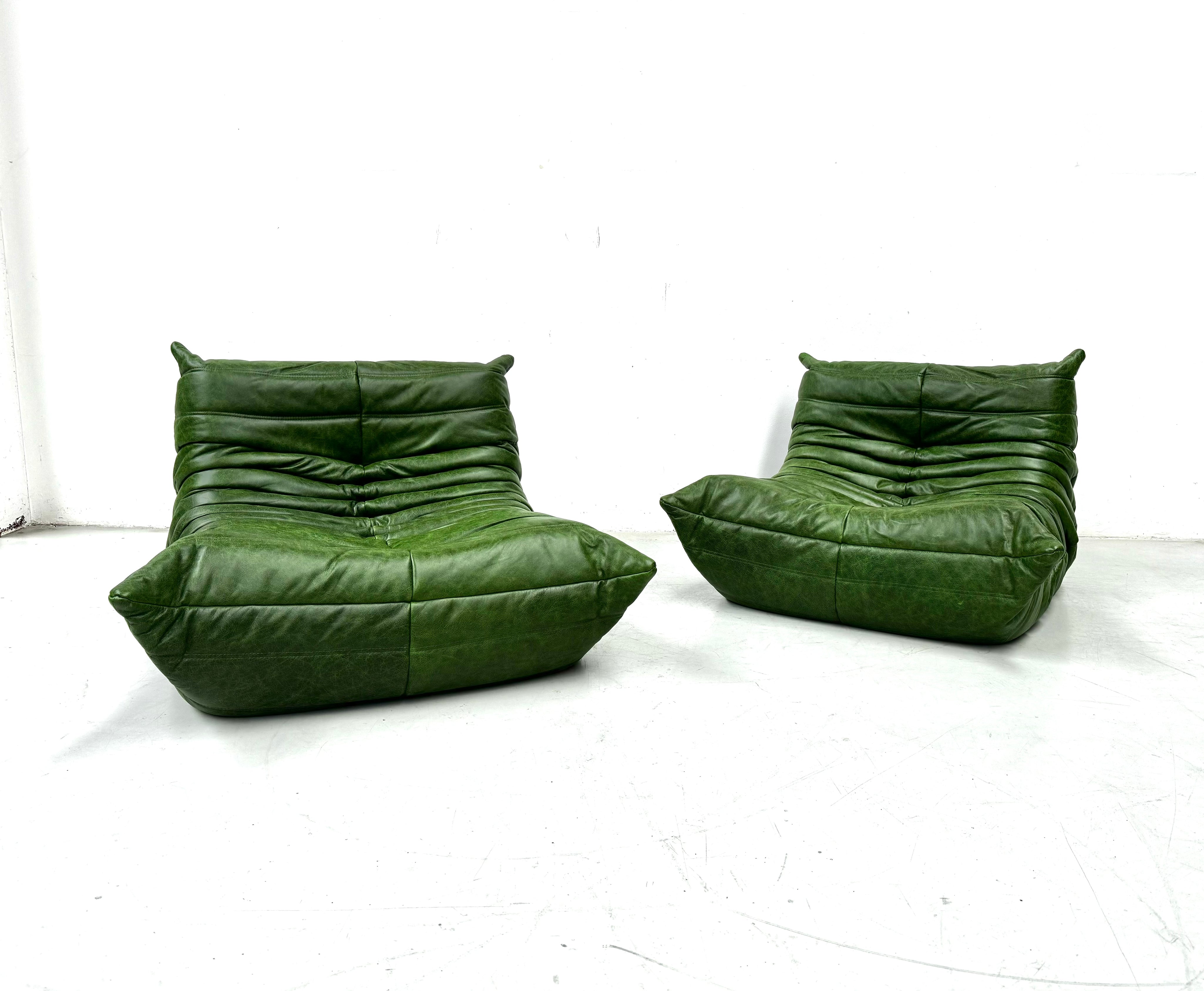 Set_of_2_Togo-Style_Lounge_Chairs_in_Green_Leather,_Attributed_to_Michel_Ducaroy_for_Ligne_Roset