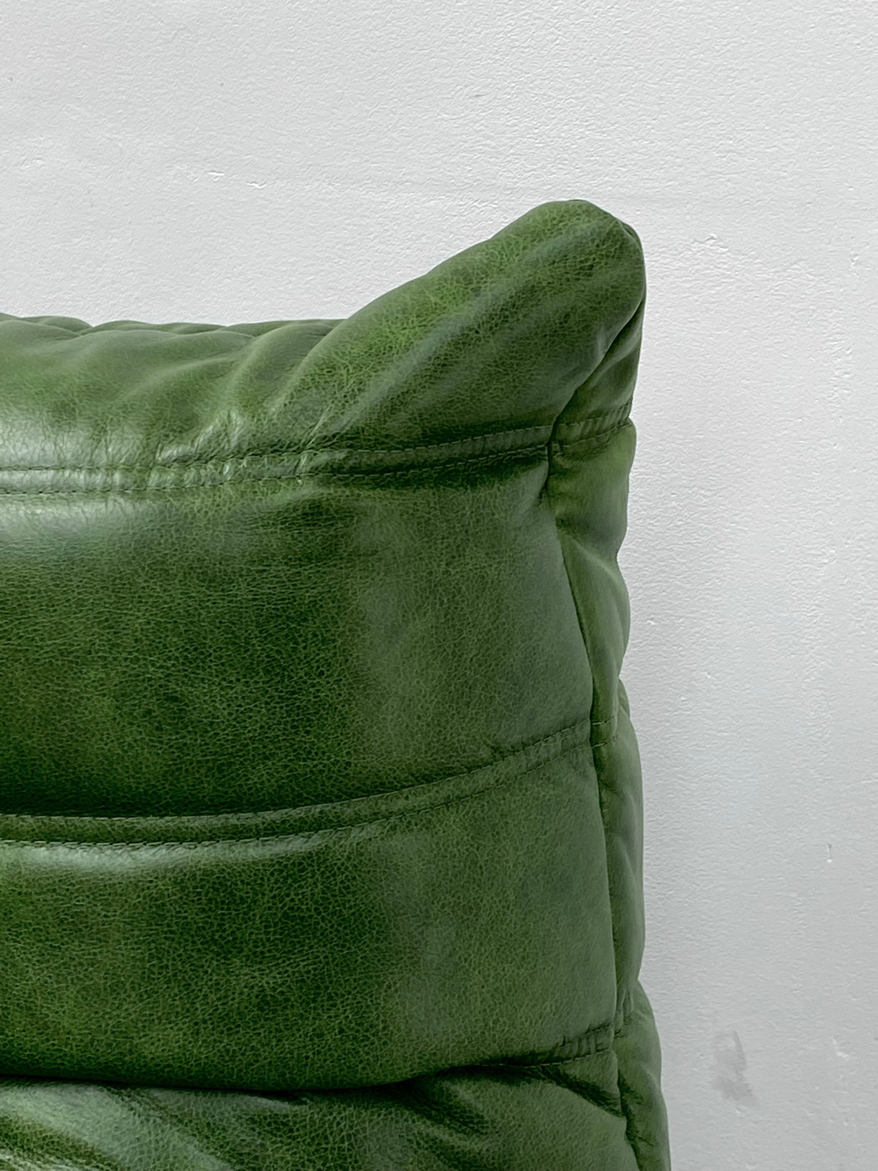 Set_of_2_Togo-Style_Lounge_Chairs_in_Green_Leather,_Attributed_to_Michel_Ducaroy_for_Ligne_Roset