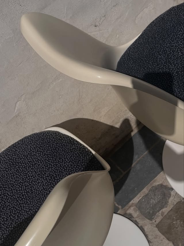 Set_of_2_Tulip_Chairs_Eero_Saarinen_from_1950/60