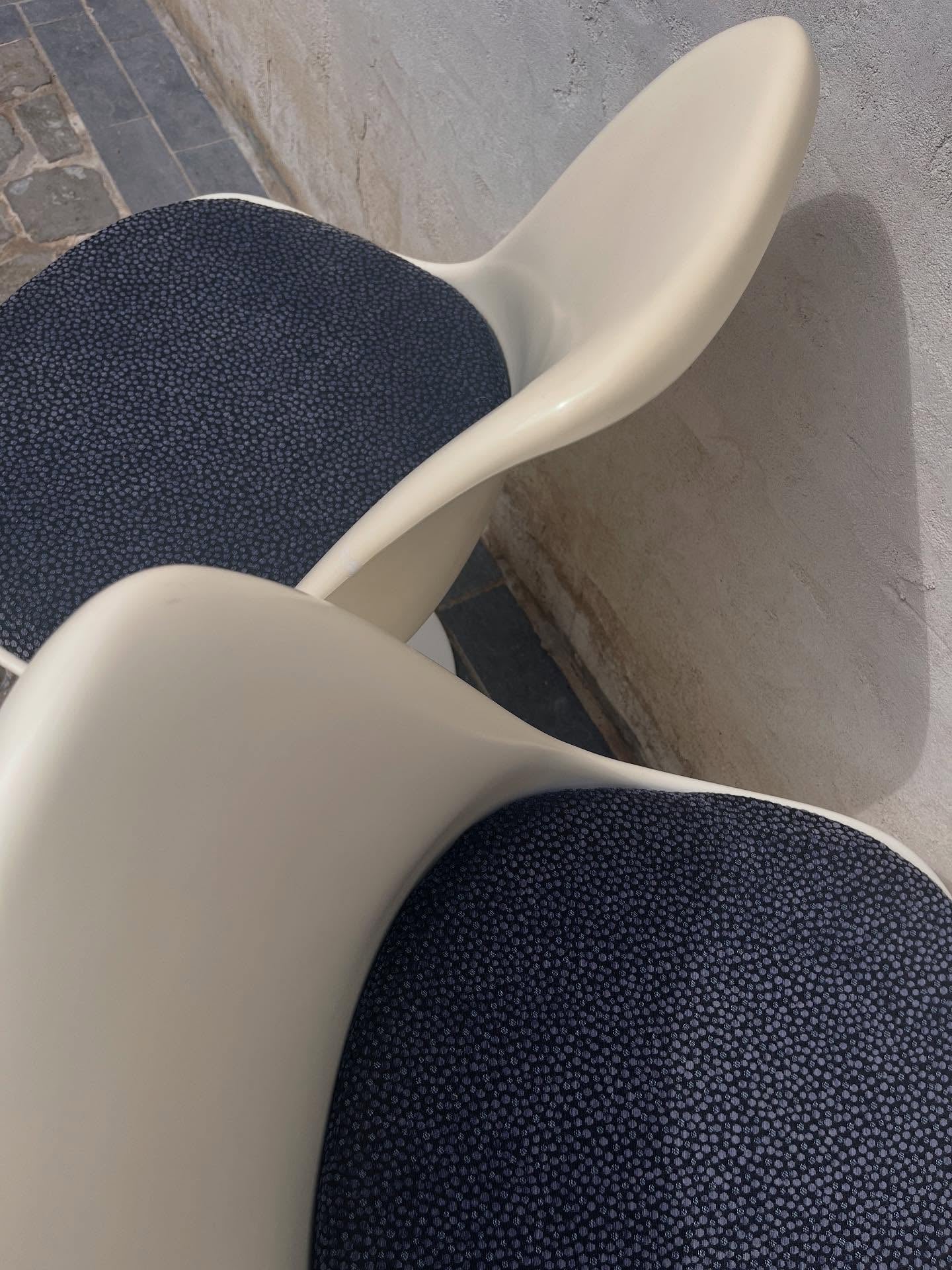 Set_of_2_Tulip_Chairs_Eero_Saarinen_from_1950/60