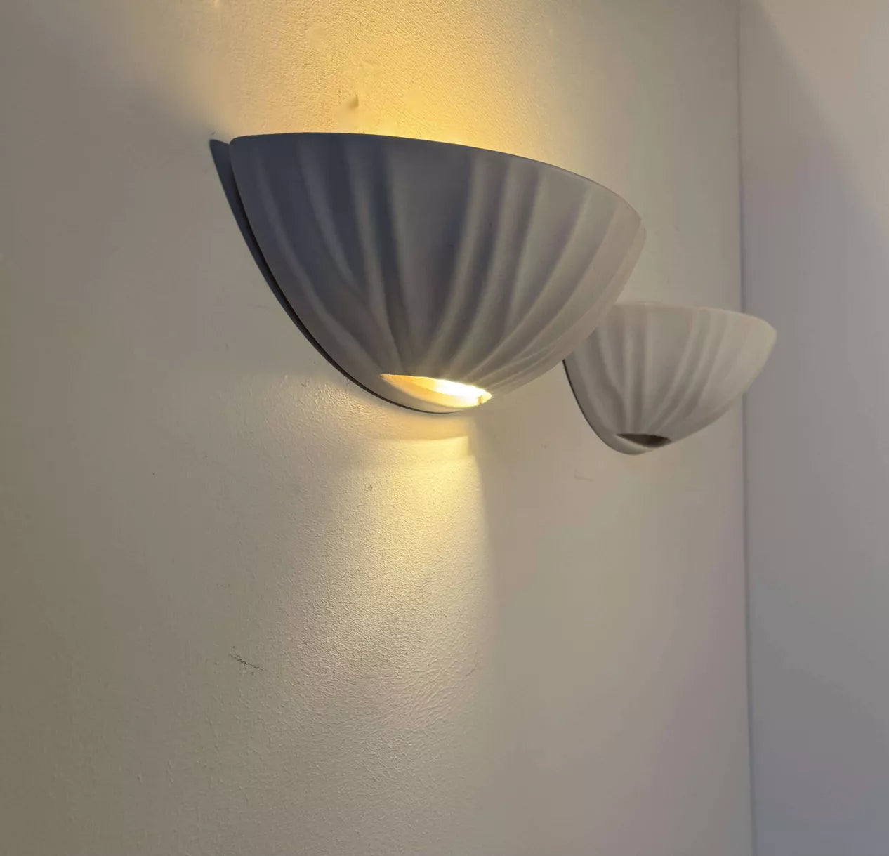 Set_of_2_Vintage_Shell_Wall_Sconces_in_Matte_White,_France_1970s