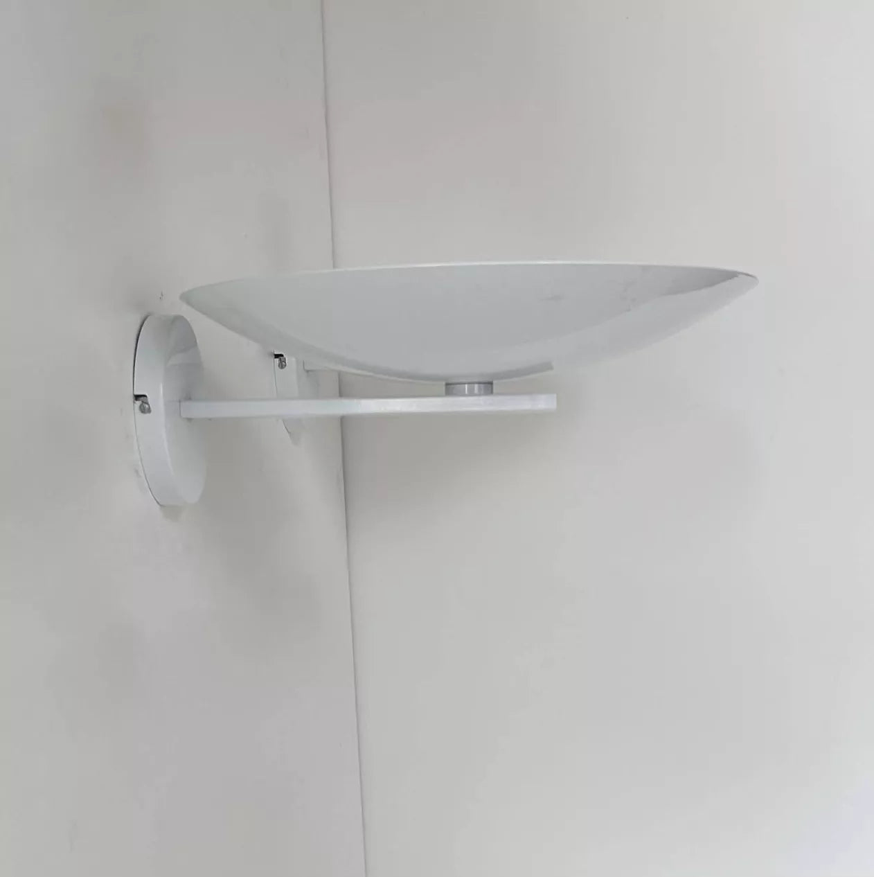 Set_of_2_White_Lacquered_Metal_Wall_Sconces,_Mid_Century_Modern,_France_1970s