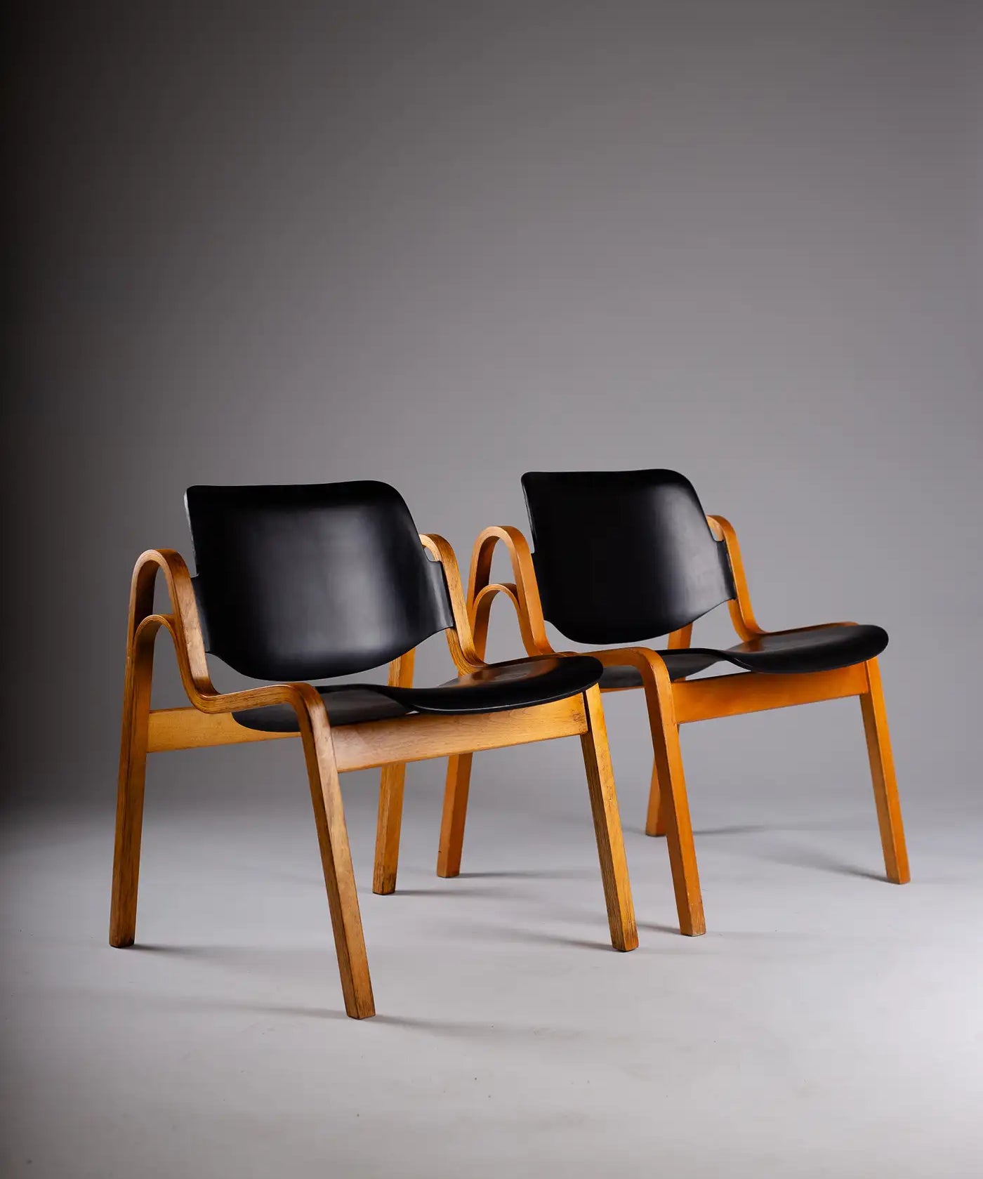 Set_of_2_Wilhelmina_Chairs_by_Ilmari_Tapiovaara_for_Laukaan_Puu,_1950s,_Finland