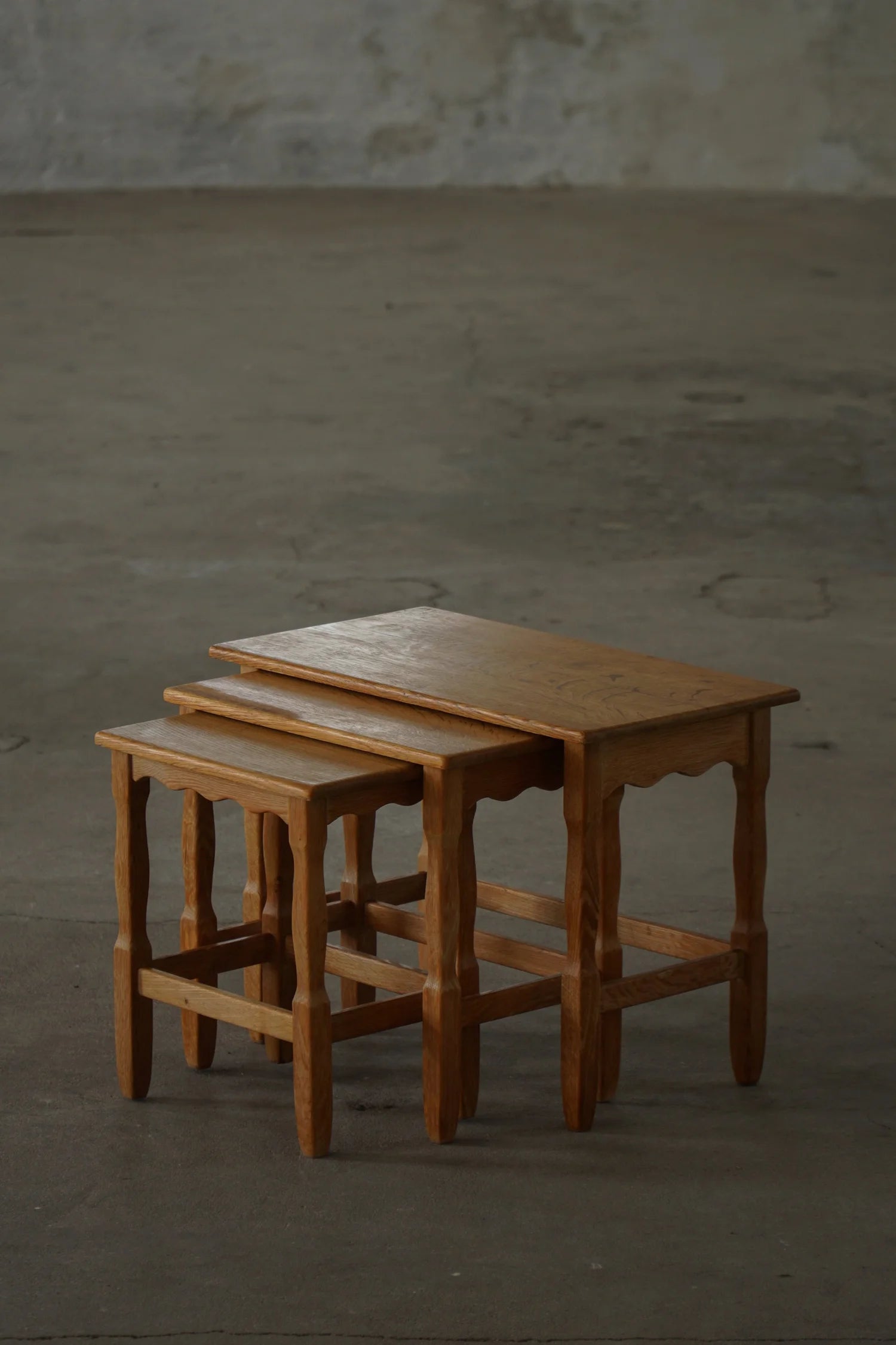 Set_of_3_Danish_Modern_Oak_Nesting_Tables,_Denmark,_1960s