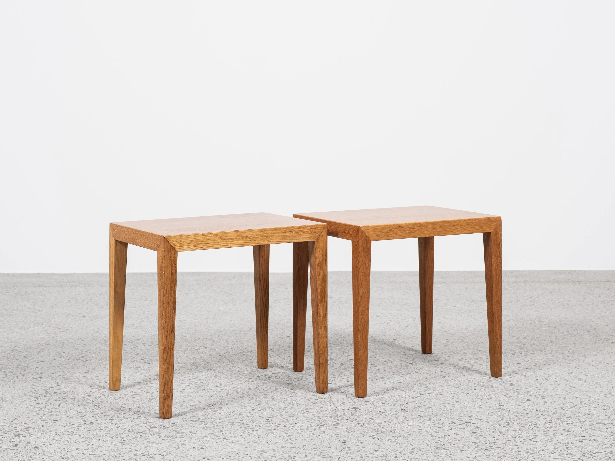 Set_of_3_Midcentury_side_tables_in_oak_by_Severin_Hansen_for_Haslev_1960s