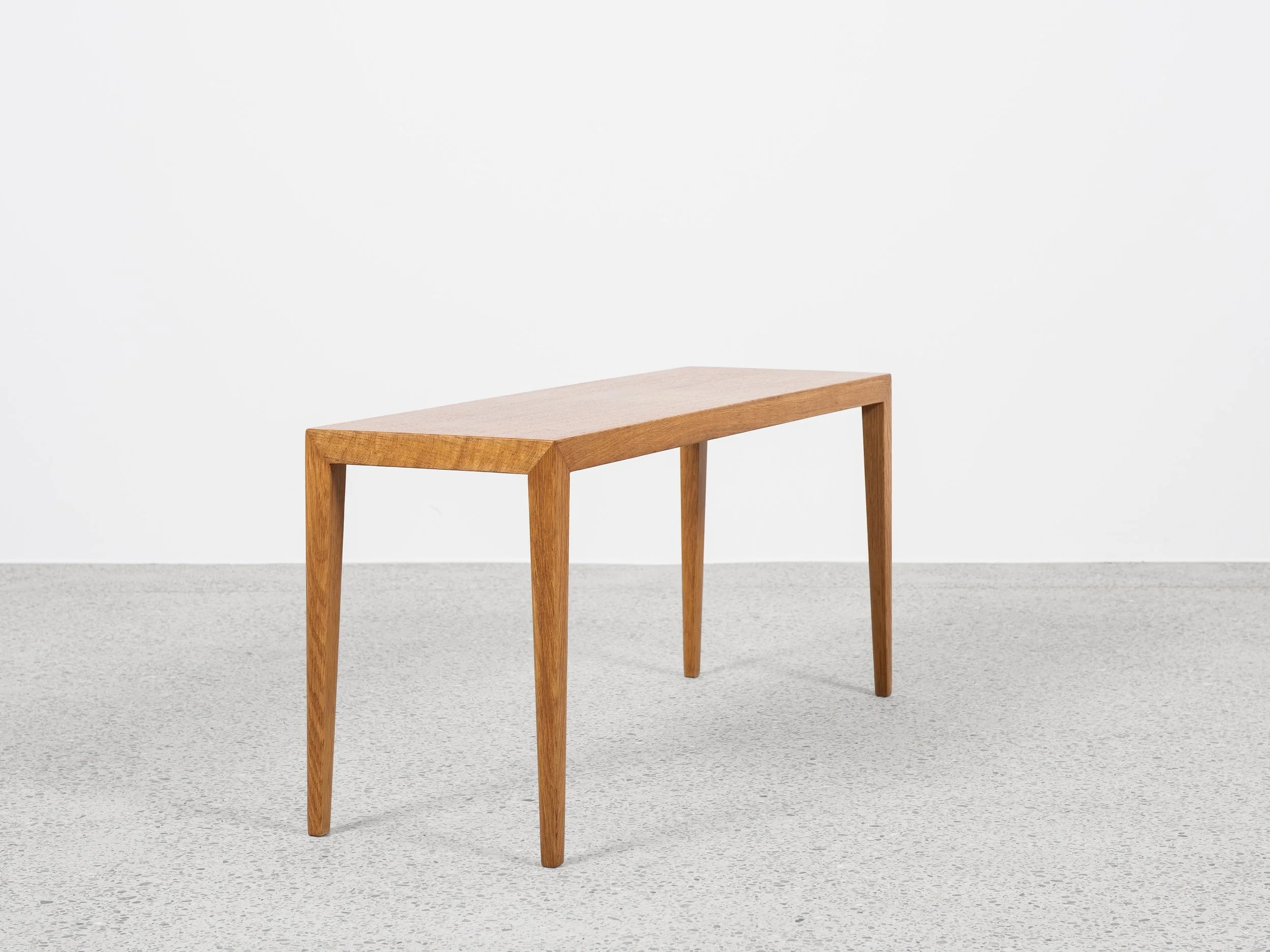 Set_of_3_Midcentury_side_tables_in_oak_by_Severin_Hansen_for_Haslev_1960s