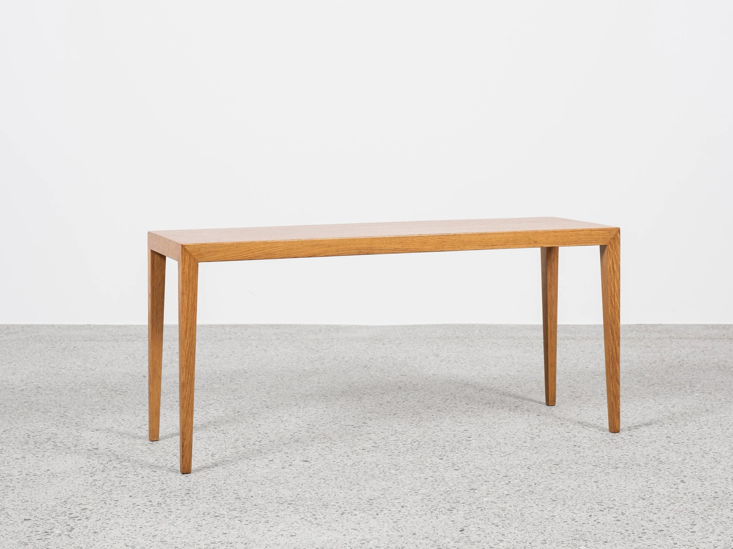 Set_of_3_Midcentury_side_tables_in_oak_by_Severin_Hansen_for_Haslev_1960s