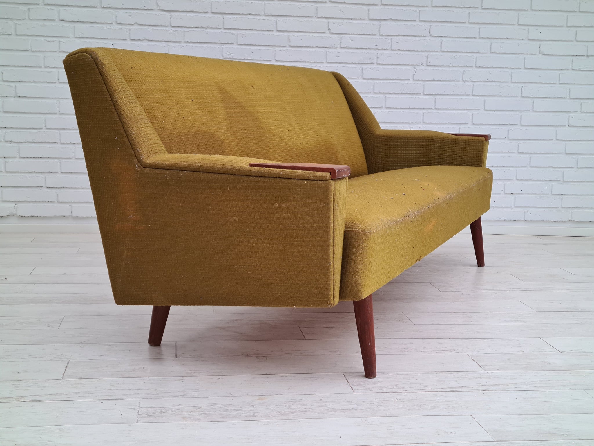 Set_of_3-seater_Sofa_and_2_Armchairs_by_Danish_Manufacturer_circa_1970_Denmark