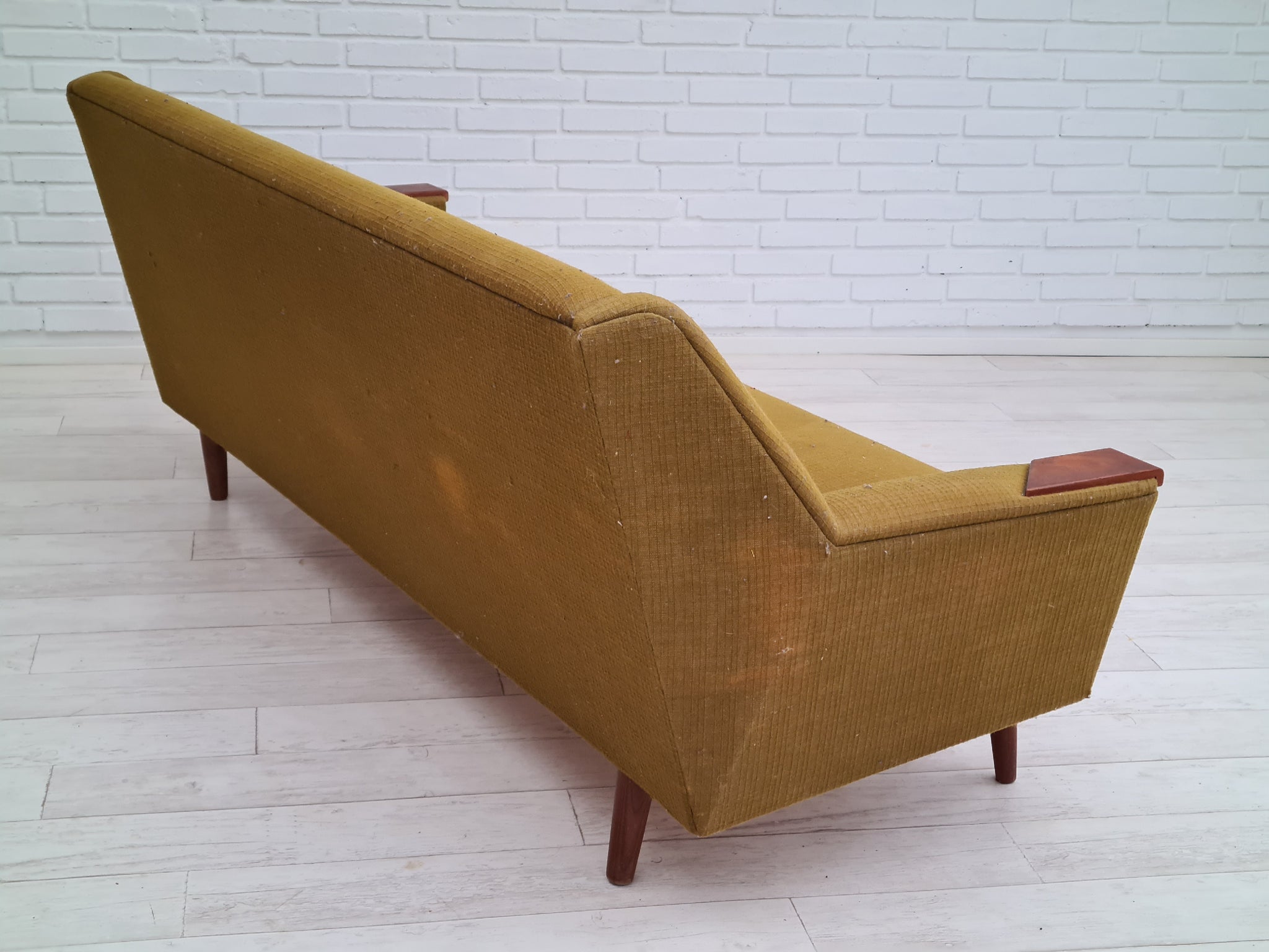 Set_of_3-seater_Sofa_and_2_Armchairs_by_Danish_Manufacturer_circa_1970_Denmark