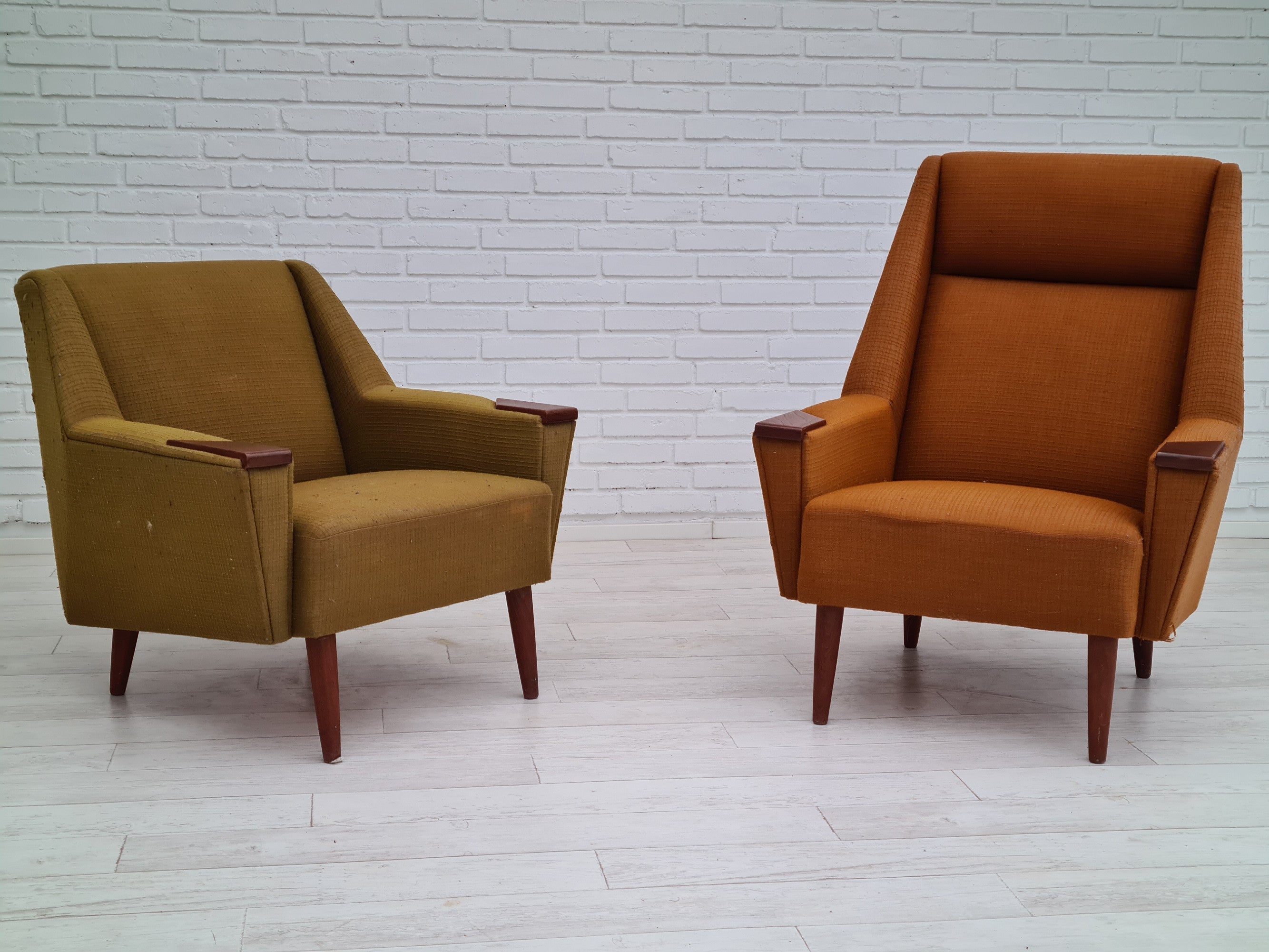 Set_of_3-seater_Sofa_and_2_Armchairs_by_Danish_Manufacturer_circa_1970_Denmark