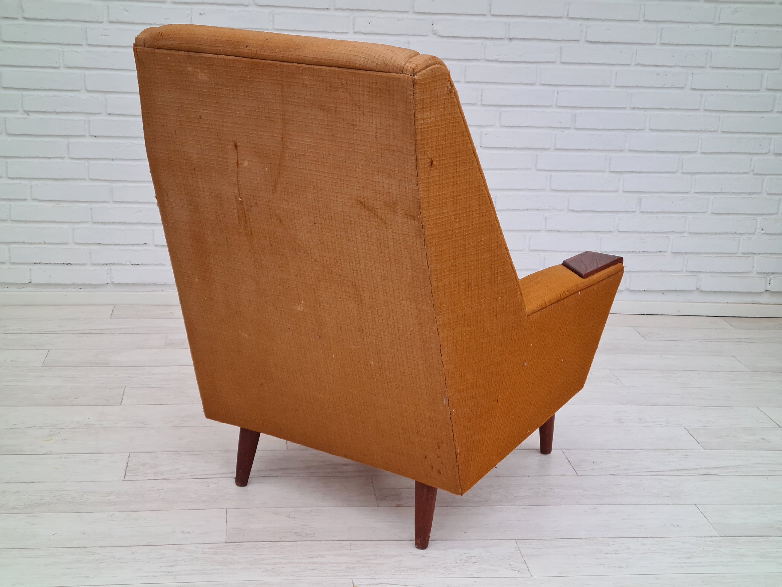 Set_of_3-seater_Sofa_and_2_Armchairs_by_Danish_Manufacturer_circa_1970_Denmark