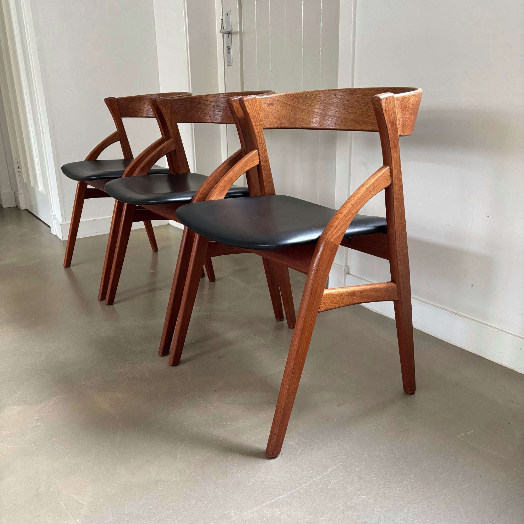 Set_of_3_Teak_Dining_Chairs_by_Dyrlund,_1960s,_Denmark