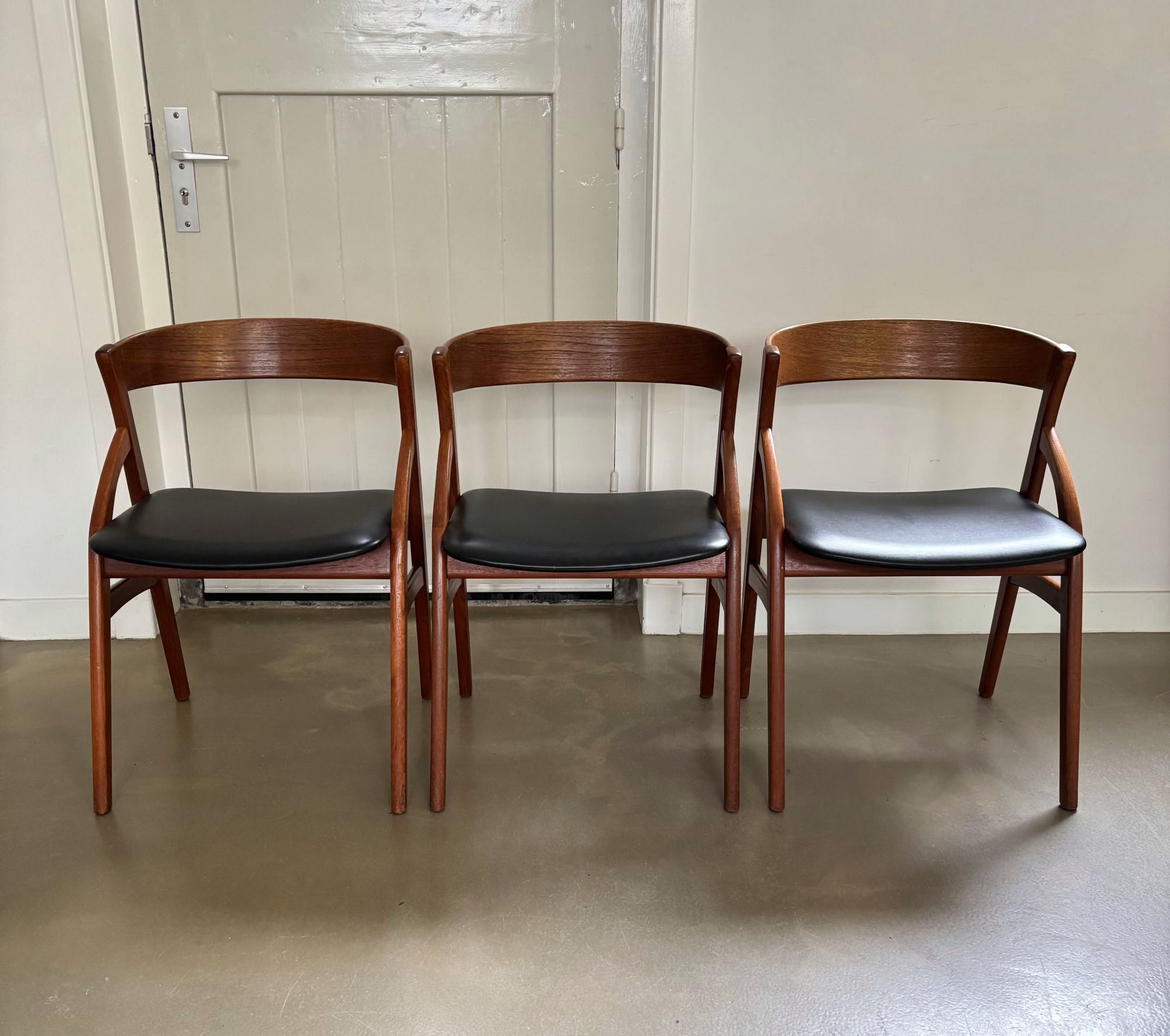 Set_of_3_Teak_Dining_Chairs_by_Dyrlund,_1960s,_Denmark