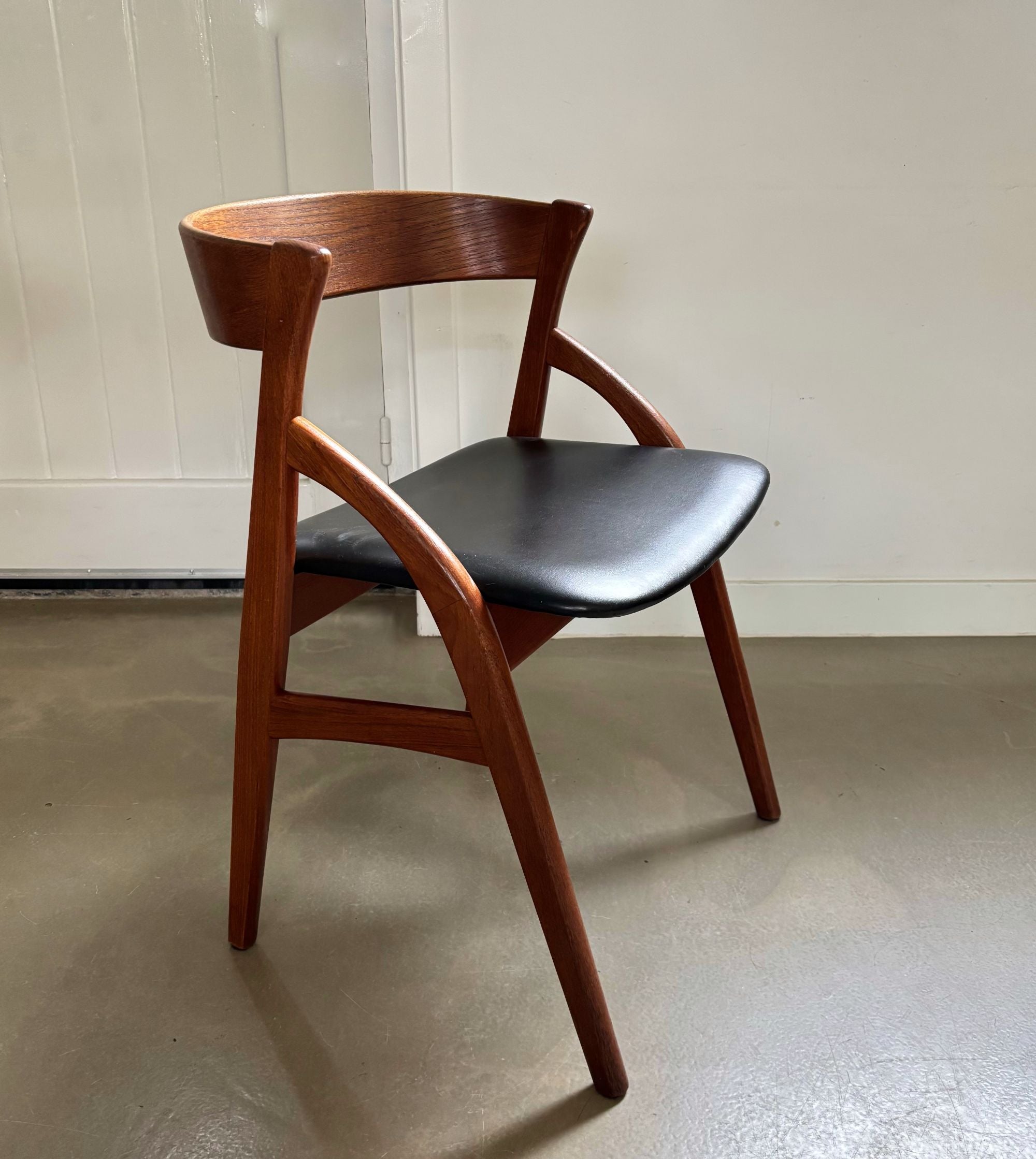 Set_of_3_Teak_Dining_Chairs_by_Dyrlund,_1960s,_Denmark