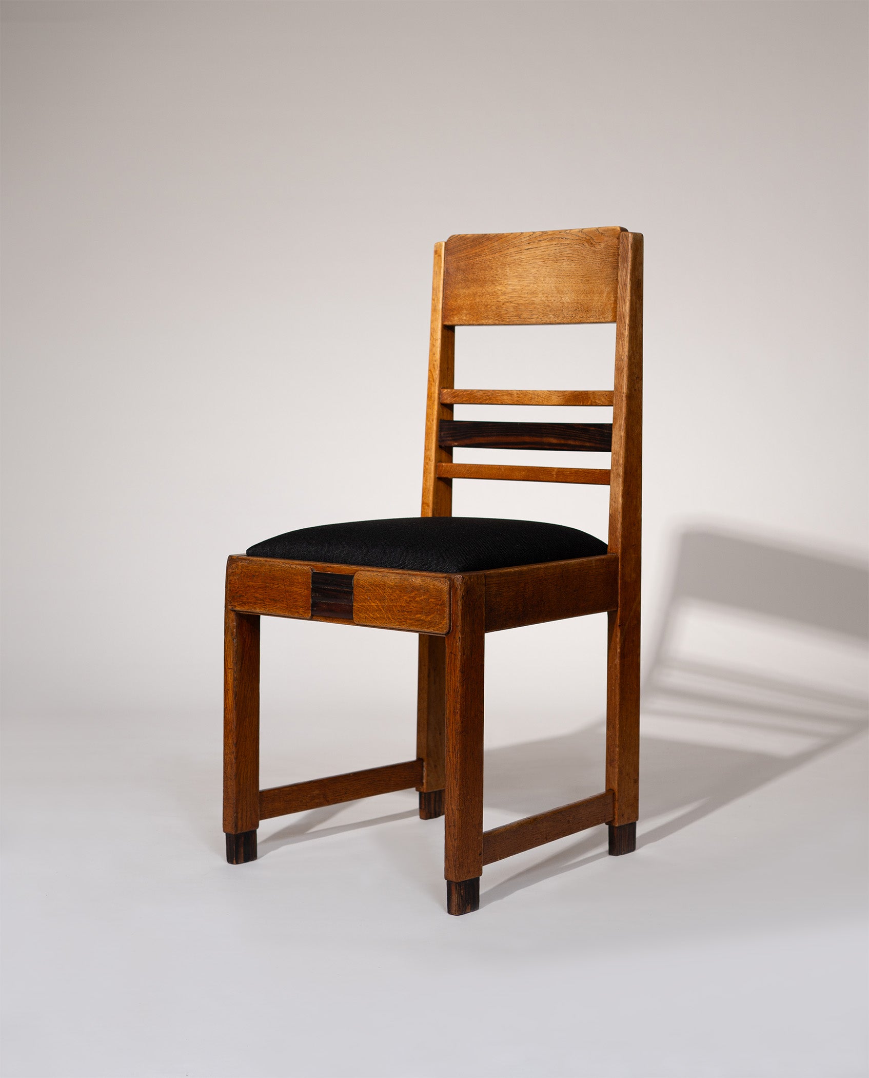 Set_of_4_Amsterdam_School_Oak_Dining_Chairs,_Netherlands_1920s