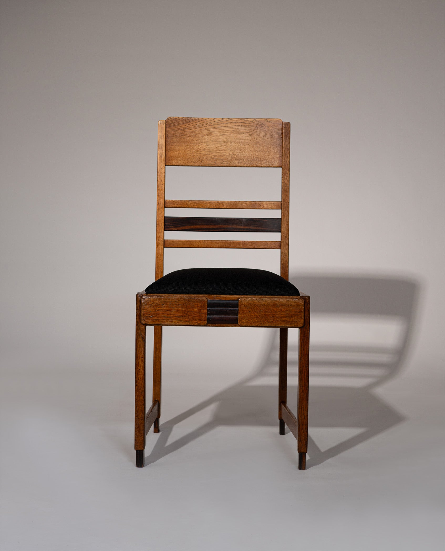 Set_of_4_Amsterdam_School_Oak_Dining_Chairs,_Netherlands_1920s