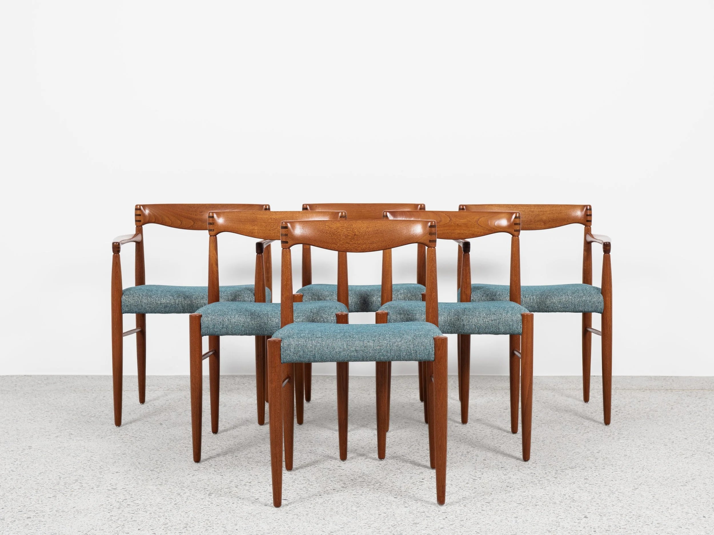 Set_of_4_and_2_Midcentury_dining_chairs_in_teak_by_HW_Klein_for_Bramin_1960s