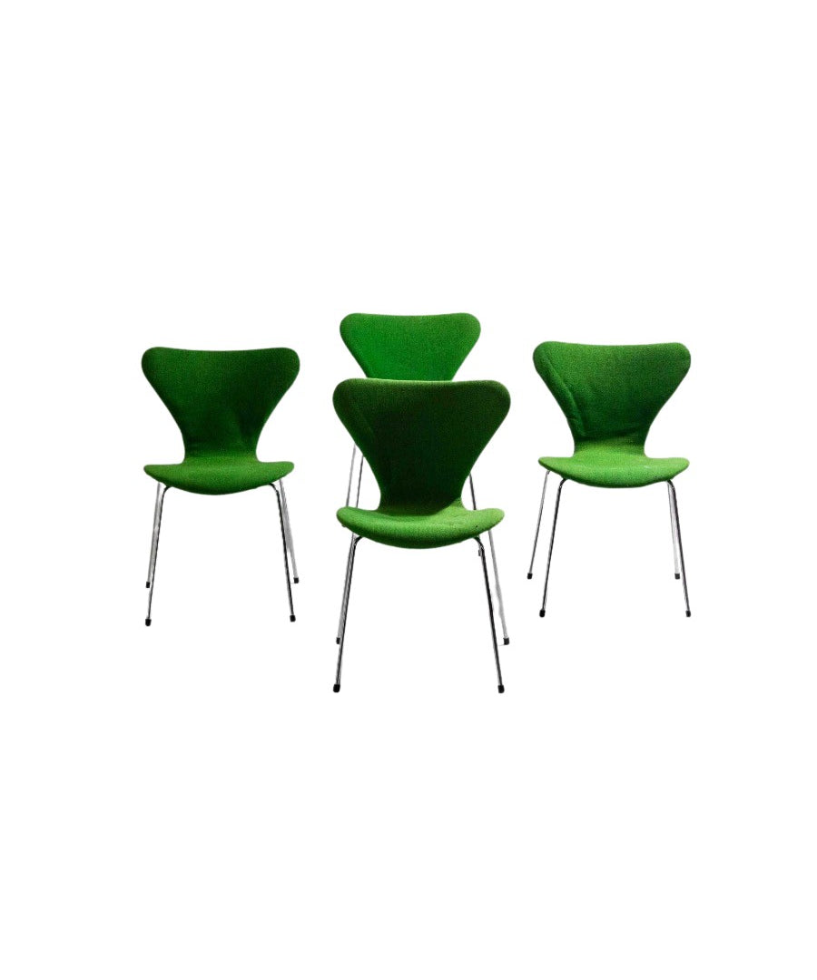 Set_of_4_Arne_Jacobsen_“Butterfly”_Chairs_by_Fritz_Hansen,_1980s_Emerald_Green