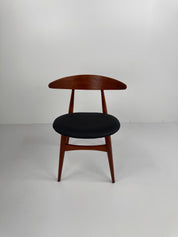 Set_of_4_CH33_Dining_Chairs,_Hans_J._Wegner,_Denmark,_1950s