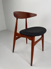 Set_of_4_CH33_Dining_Chairs,_Hans_J._Wegner,_Denmark,_1950s