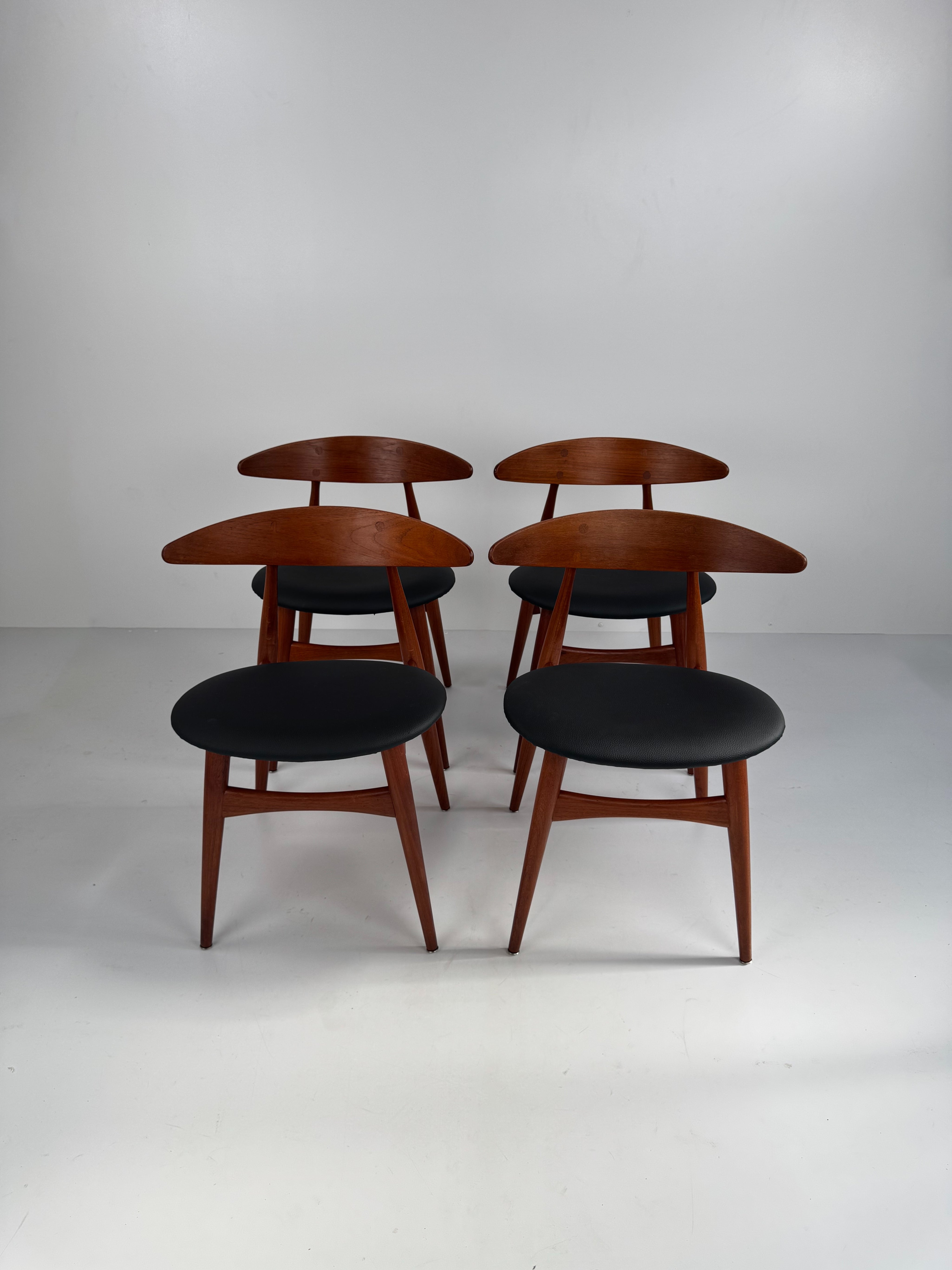 Set_of_4_CH33_Dining_Chairs,_Hans_J._Wegner,_Denmark,_1950s