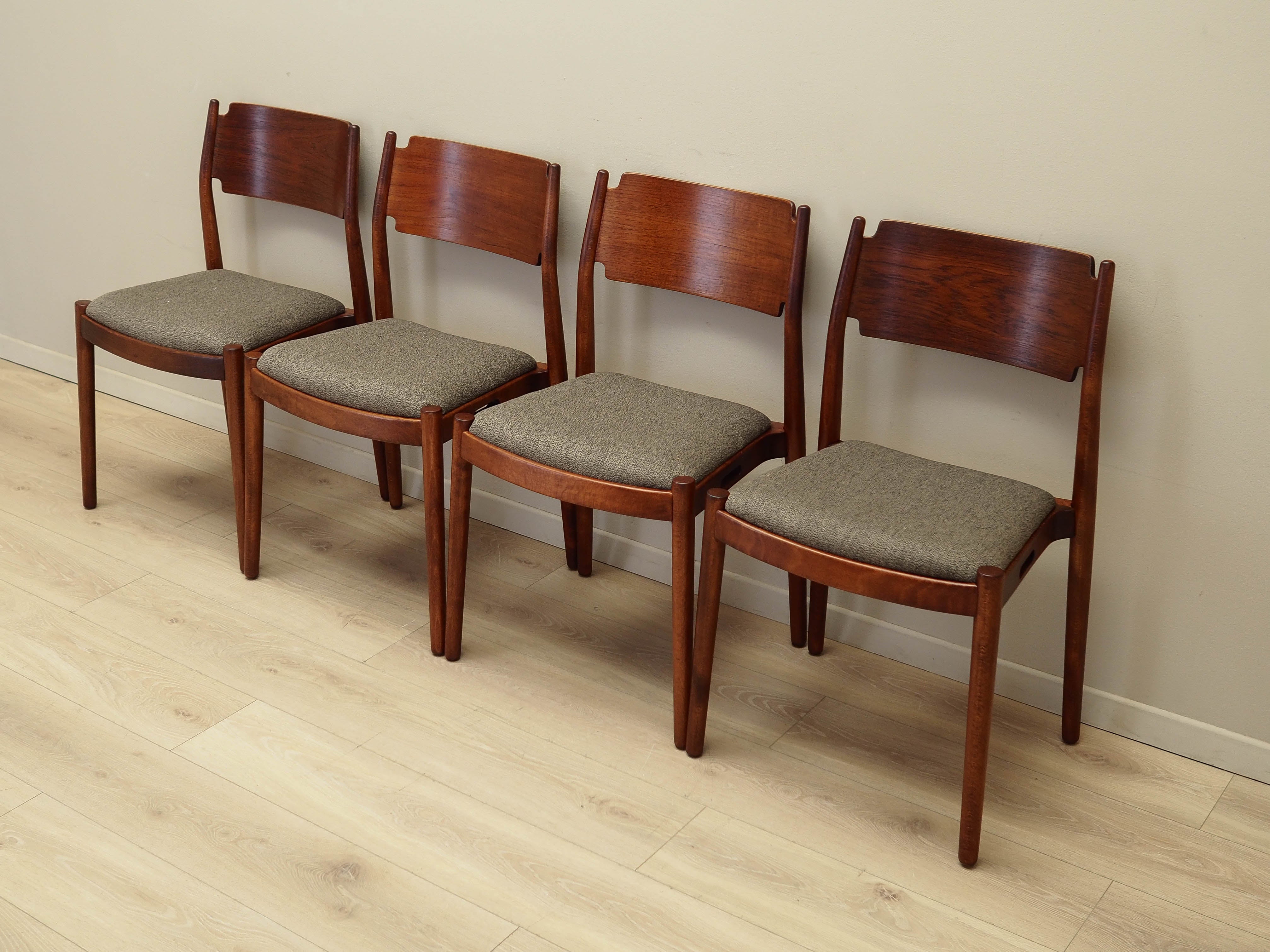 Set_of_4_Chairs,_Danish_Manufacture,_1970s,_Denmark
