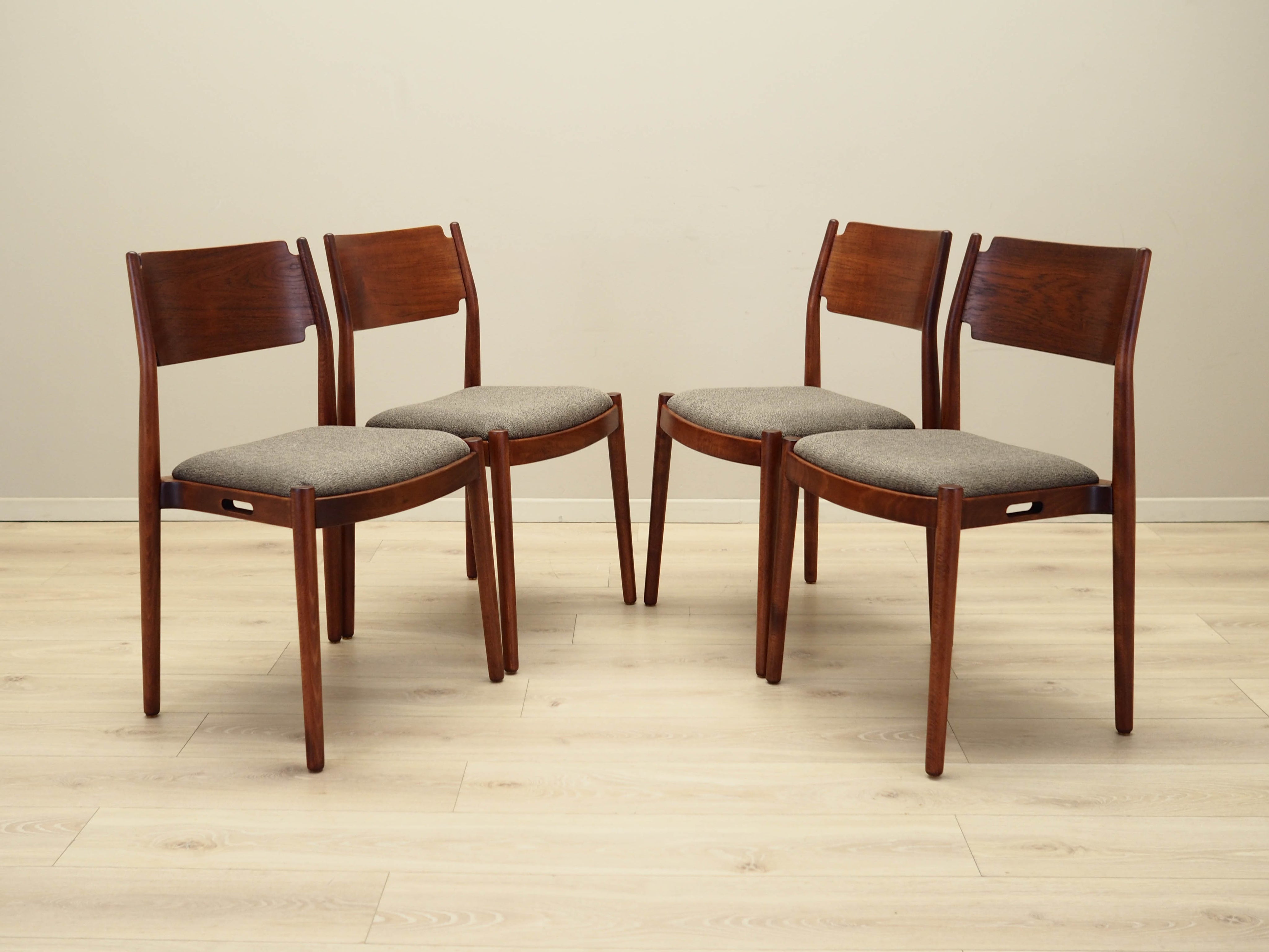 Set_of_4_Chairs,_Danish_Manufacture,_1970s,_Denmark