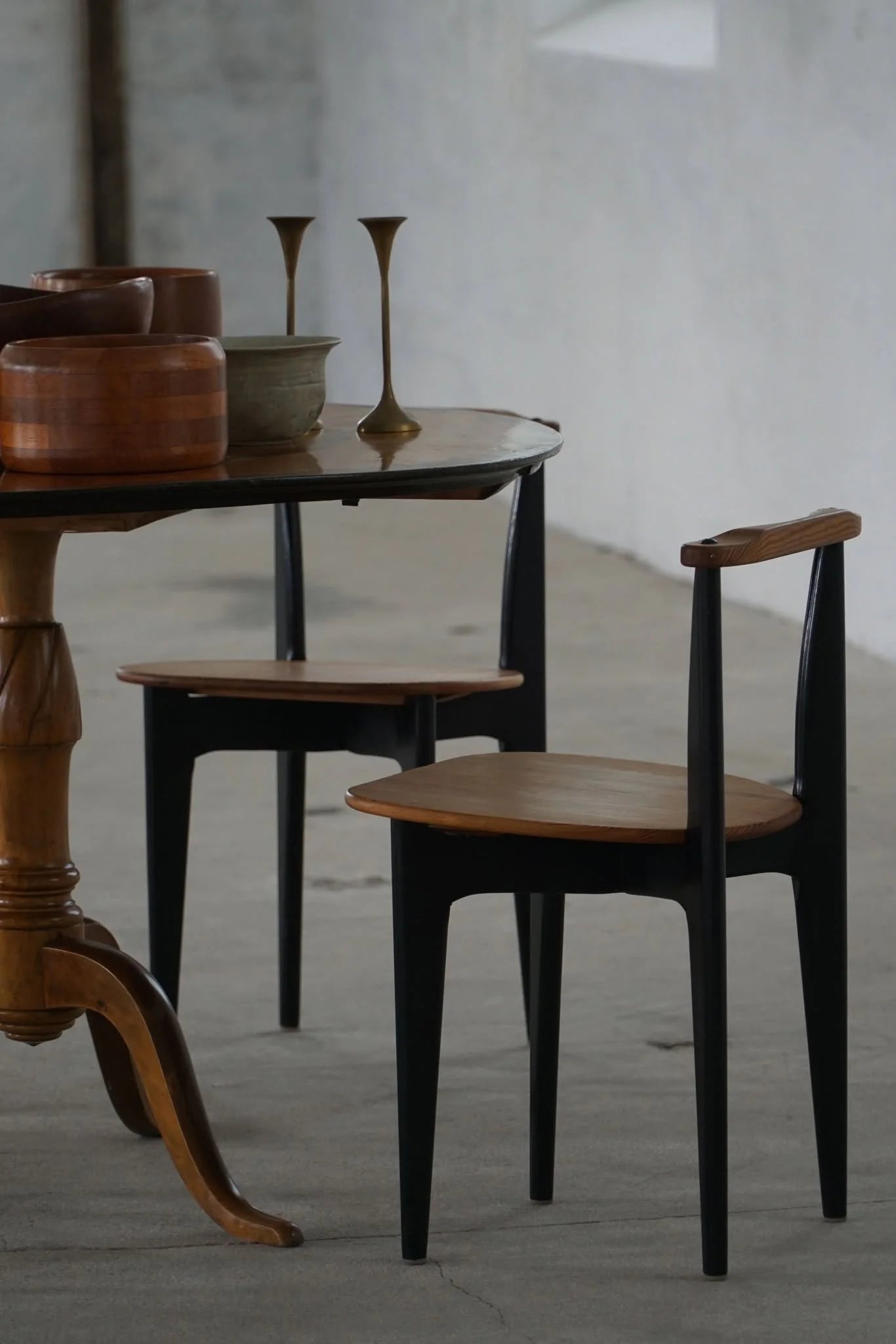 Set_of_4_Chairs_Thema_in_Pine_by_Yngve_Ekström_for_Svedese,_Sweden_1954