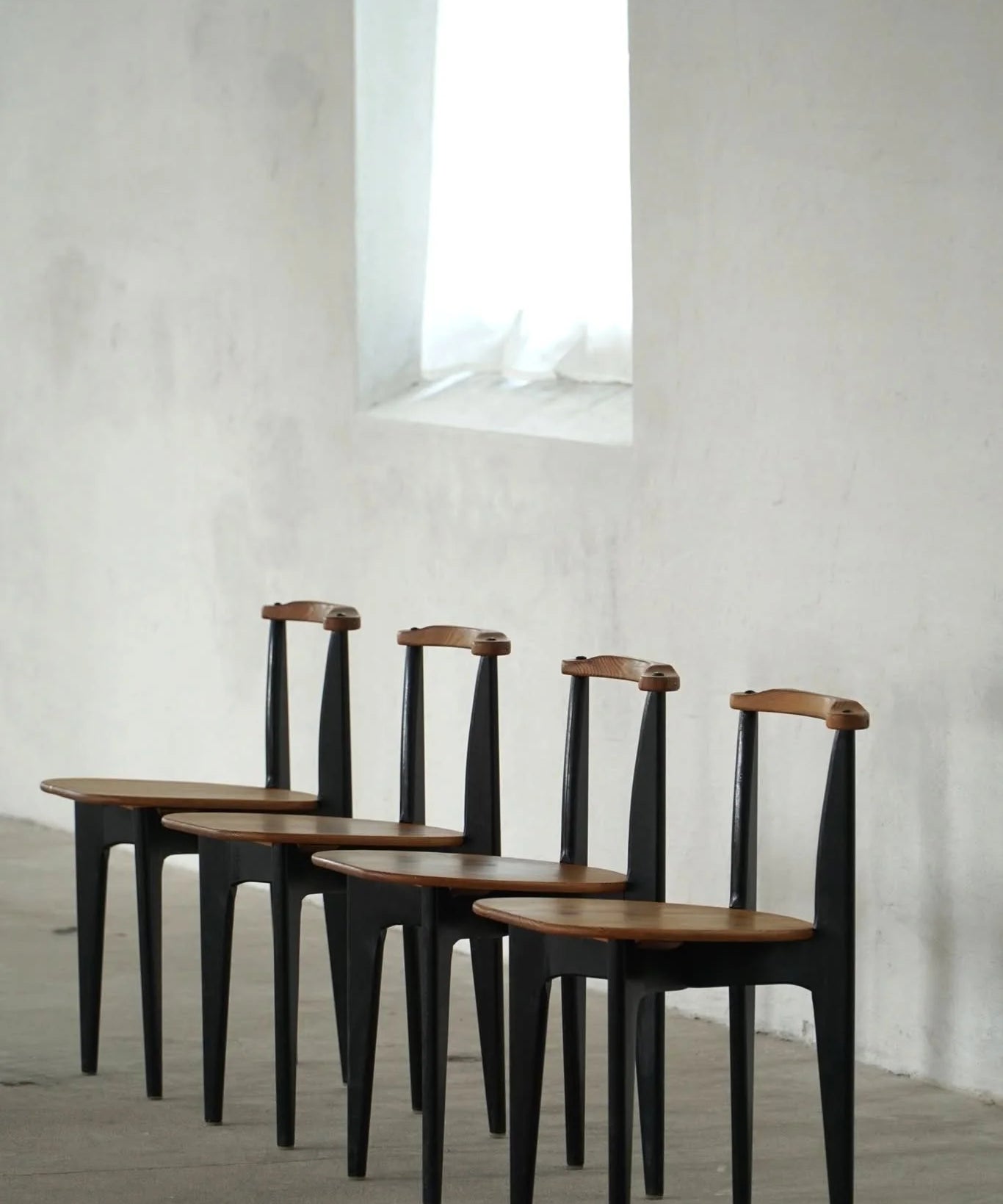Set_of_4_Chairs_Thema_in_Pine_by_Yngve_Ekström_for_Svedese,_Sweden_1954