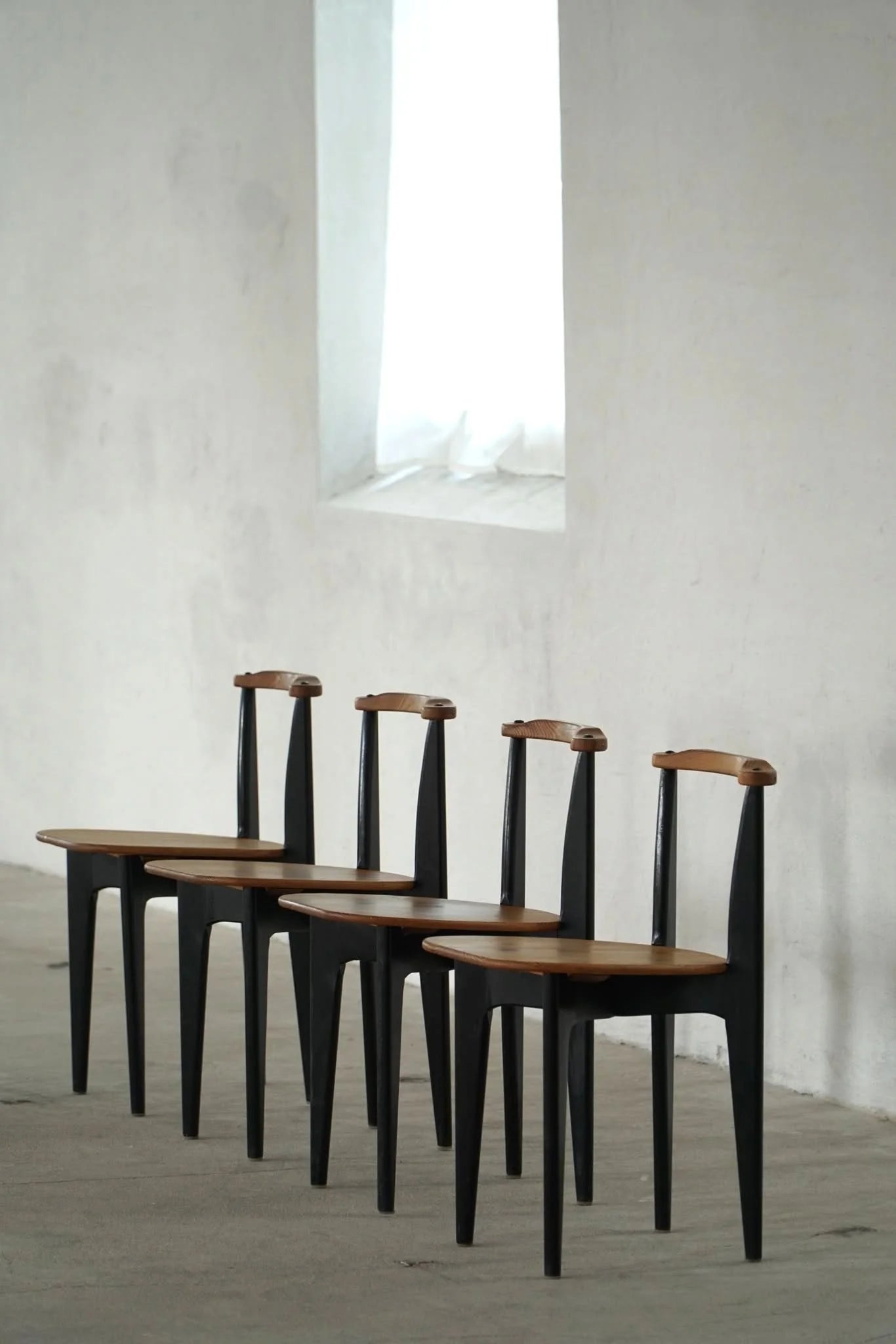 Set_of_4_Chairs_Thema_in_Pine_by_Yngve_Ekström_for_Svedese,_Sweden_1954