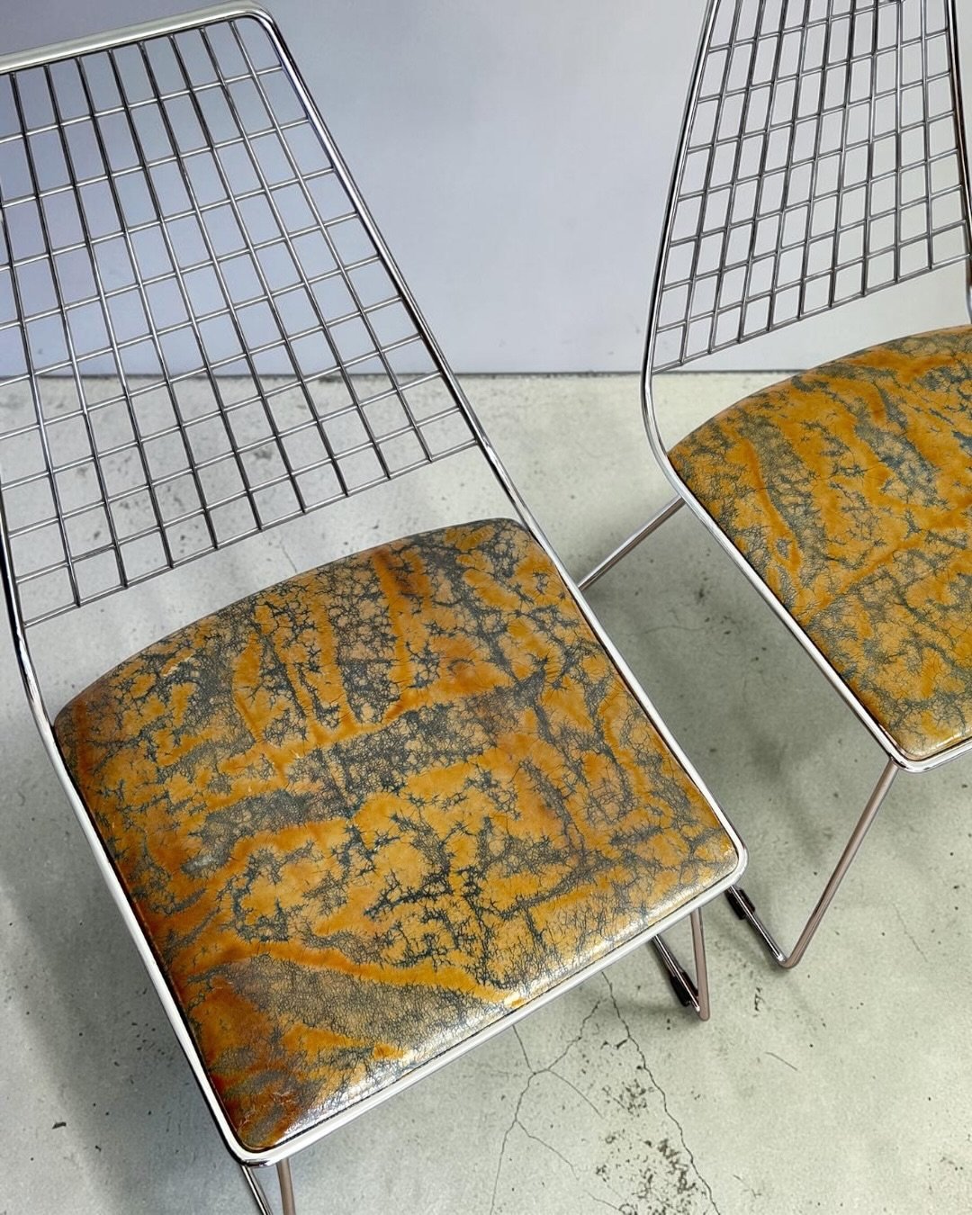 Set_of_4_Chrome_Wire_Dining_Chairs_in_the_Style_of_Harry_Bertoia_with_D'Alessio_Galliano_Leather,_Italy,_1970s