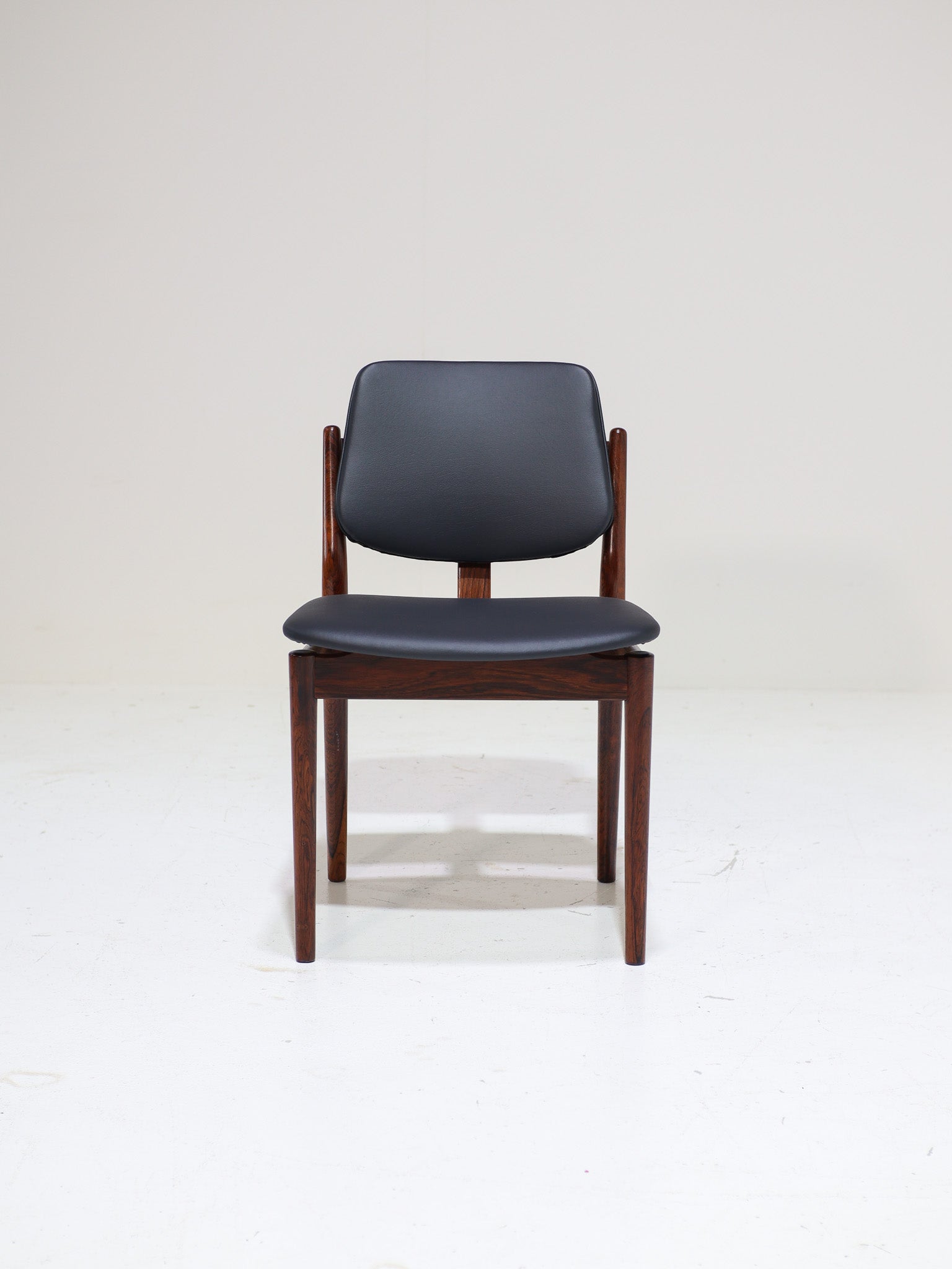 Set_of_4_Rosewood_Dining_Chairs_by_Arne_Vodder_for_Sibast_Møbelfabrik,_Denmark,_1960s