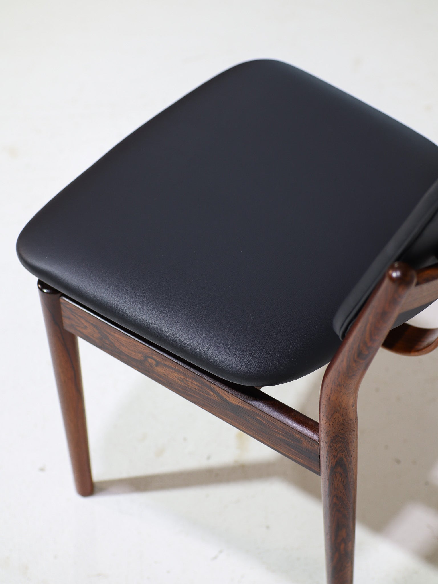 Set_of_4_Rosewood_Dining_Chairs_by_Arne_Vodder_for_Sibast_Møbelfabrik,_Denmark,_1960s