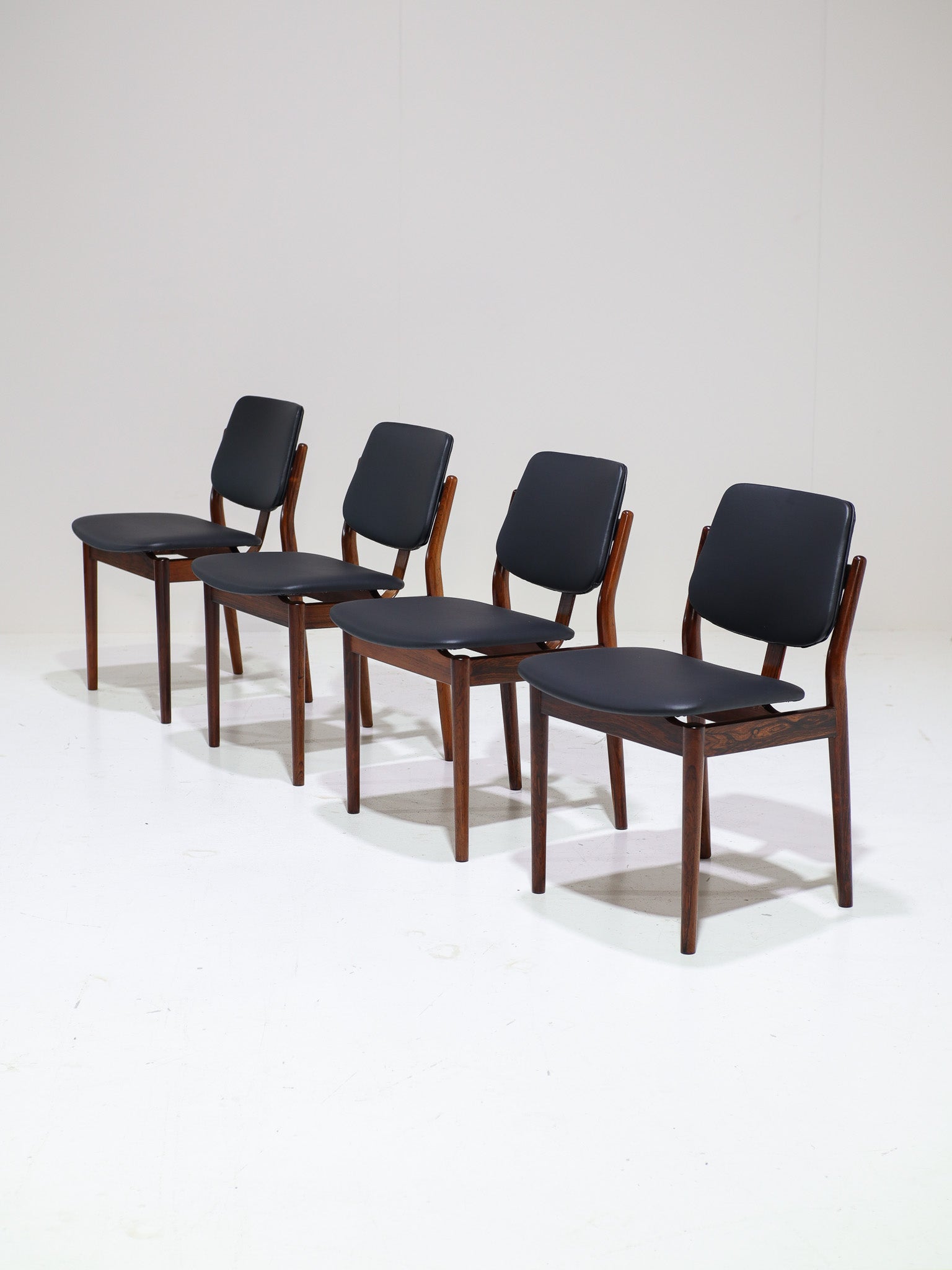 Set_of_4_Rosewood_Dining_Chairs_by_Arne_Vodder_for_Sibast_Møbelfabrik,_Denmark,_1960s