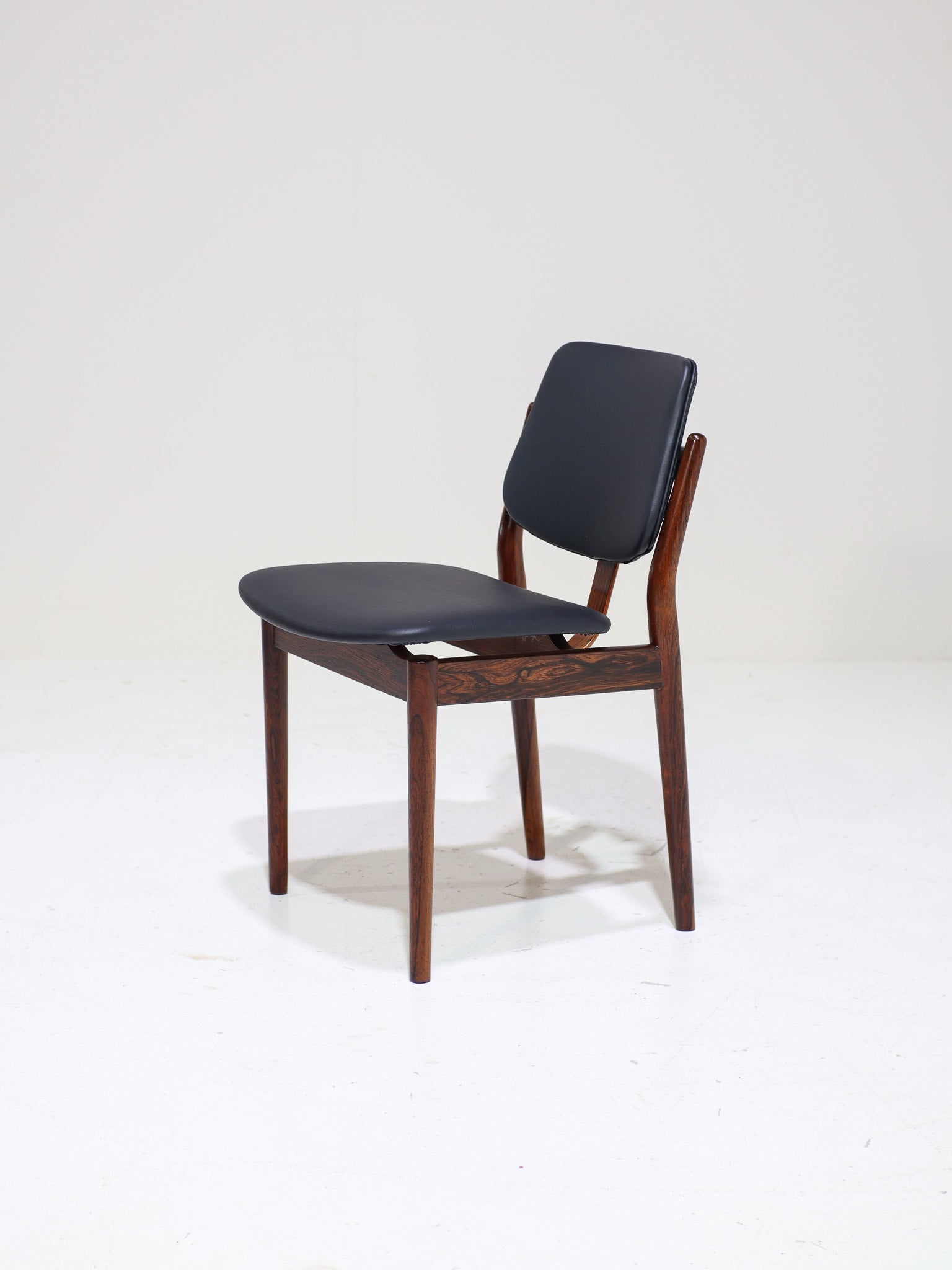 Set_of_4_Rosewood_Dining_Chairs_by_Arne_Vodder_for_Sibast_Møbelfabrik,_Denmark,_1960s