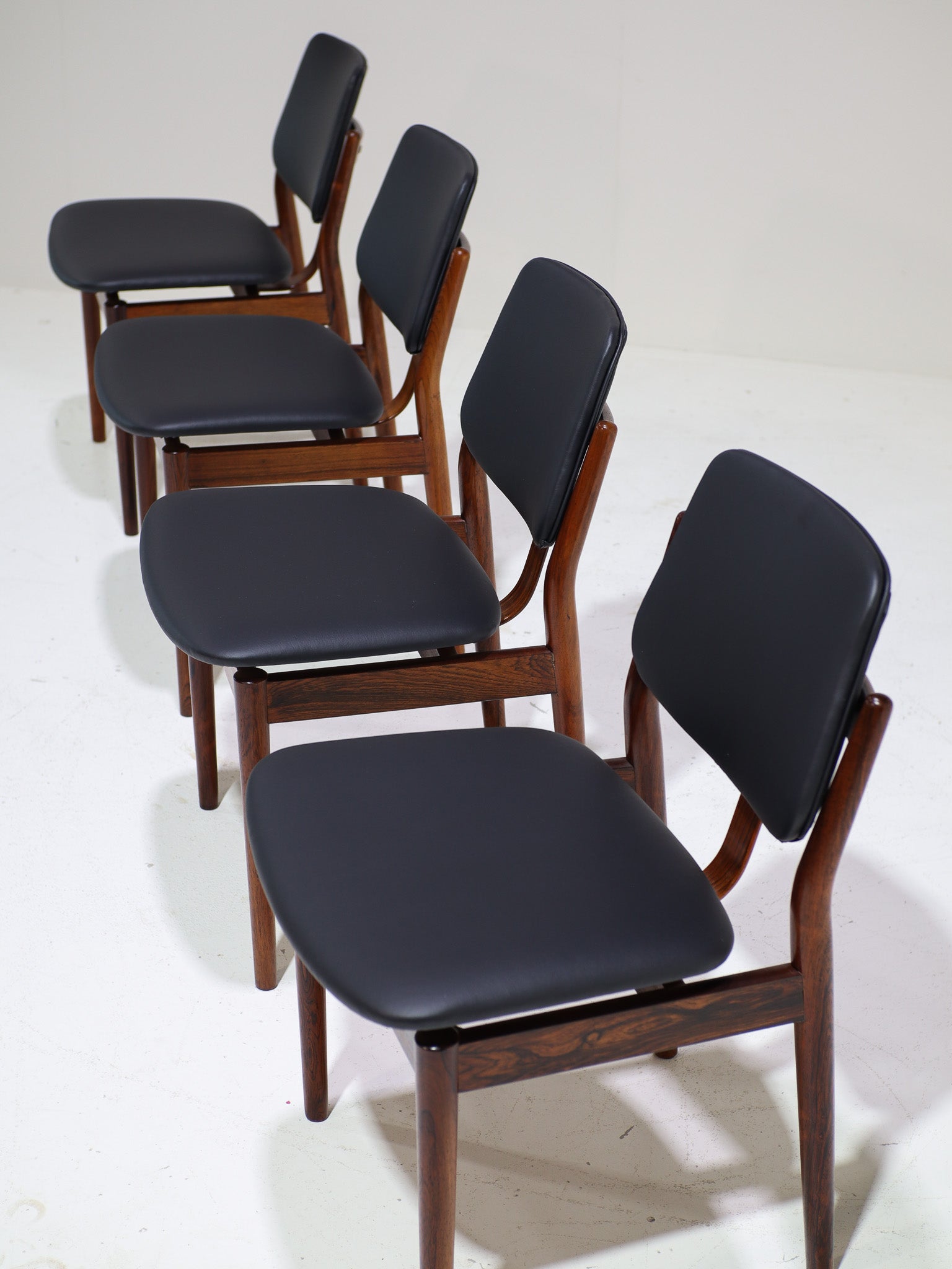 Set_of_4_Rosewood_Dining_Chairs_by_Arne_Vodder_for_Sibast_Møbelfabrik,_Denmark,_1960s