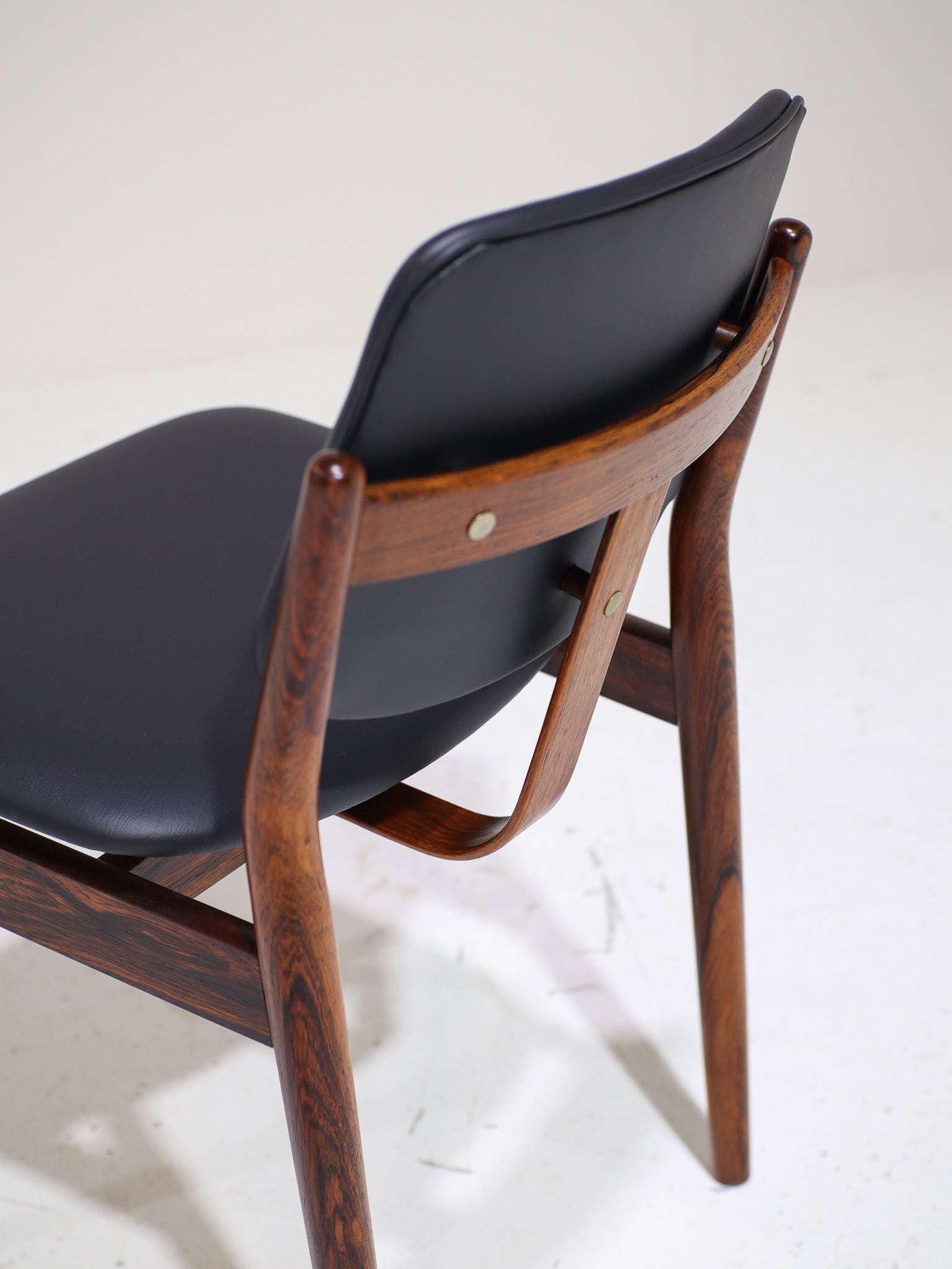 Set_of_4_Rosewood_Dining_Chairs_by_Arne_Vodder_for_Sibast_Møbelfabrik,_Denmark,_1960s