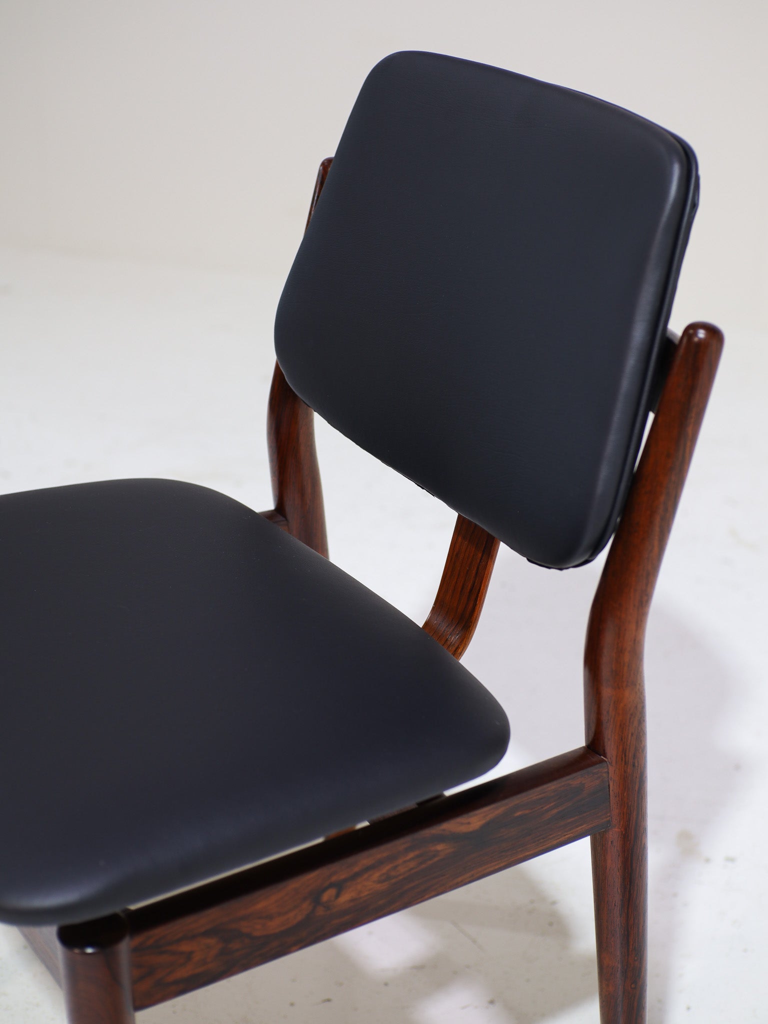Set_of_4_Rosewood_Dining_Chairs_by_Arne_Vodder_for_Sibast_Møbelfabrik,_Denmark,_1960s
