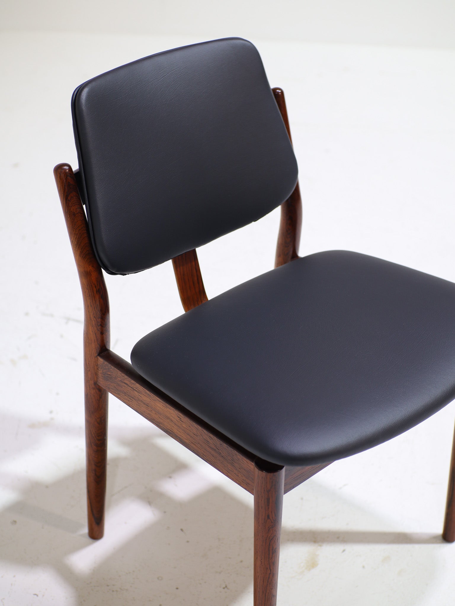 Set_of_4_Rosewood_Dining_Chairs_by_Arne_Vodder_for_Sibast_Møbelfabrik,_Denmark,_1960s