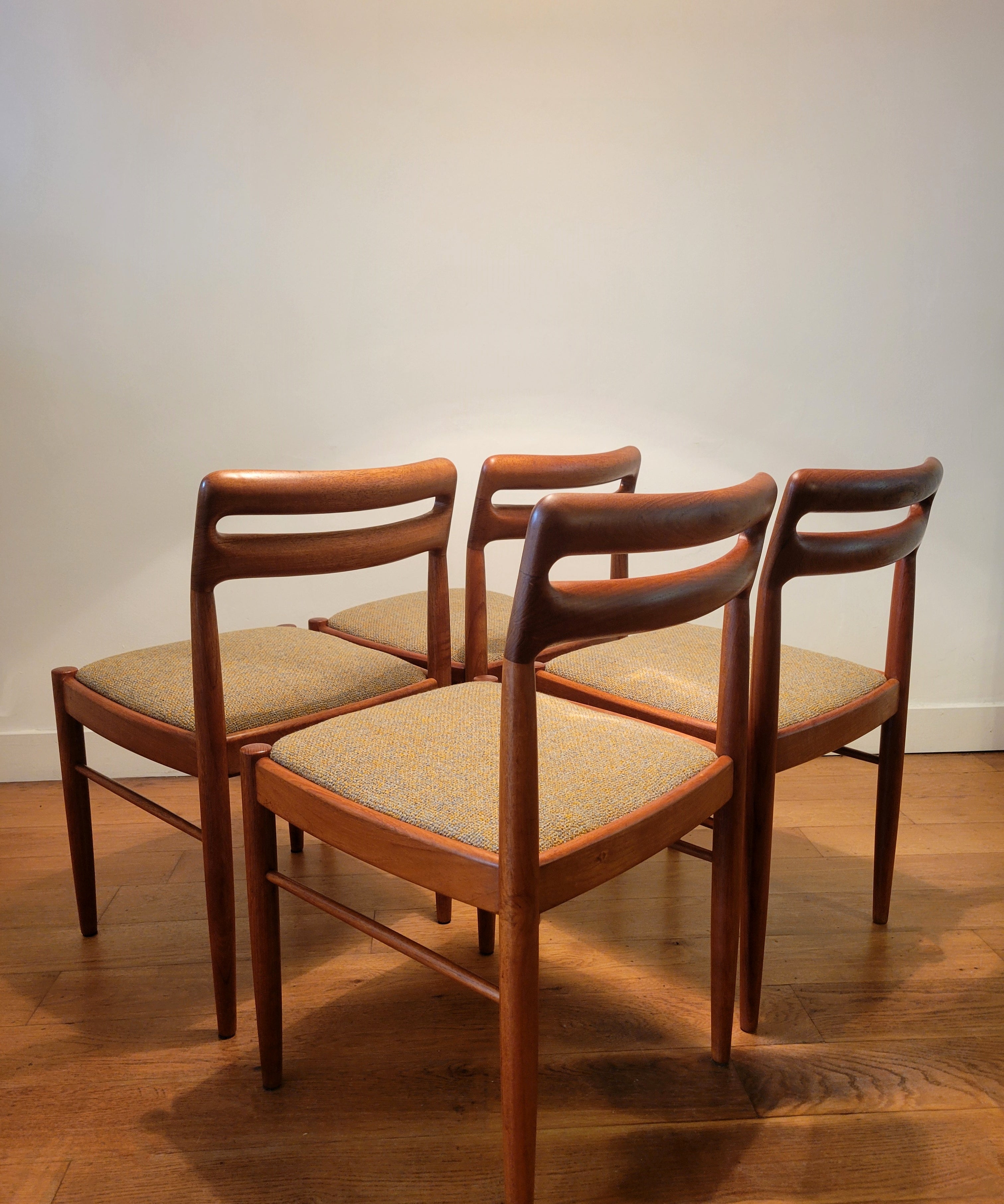 Set_of_4_dining_chairs_by_H.W._Klein_for_Bramin_in_teak