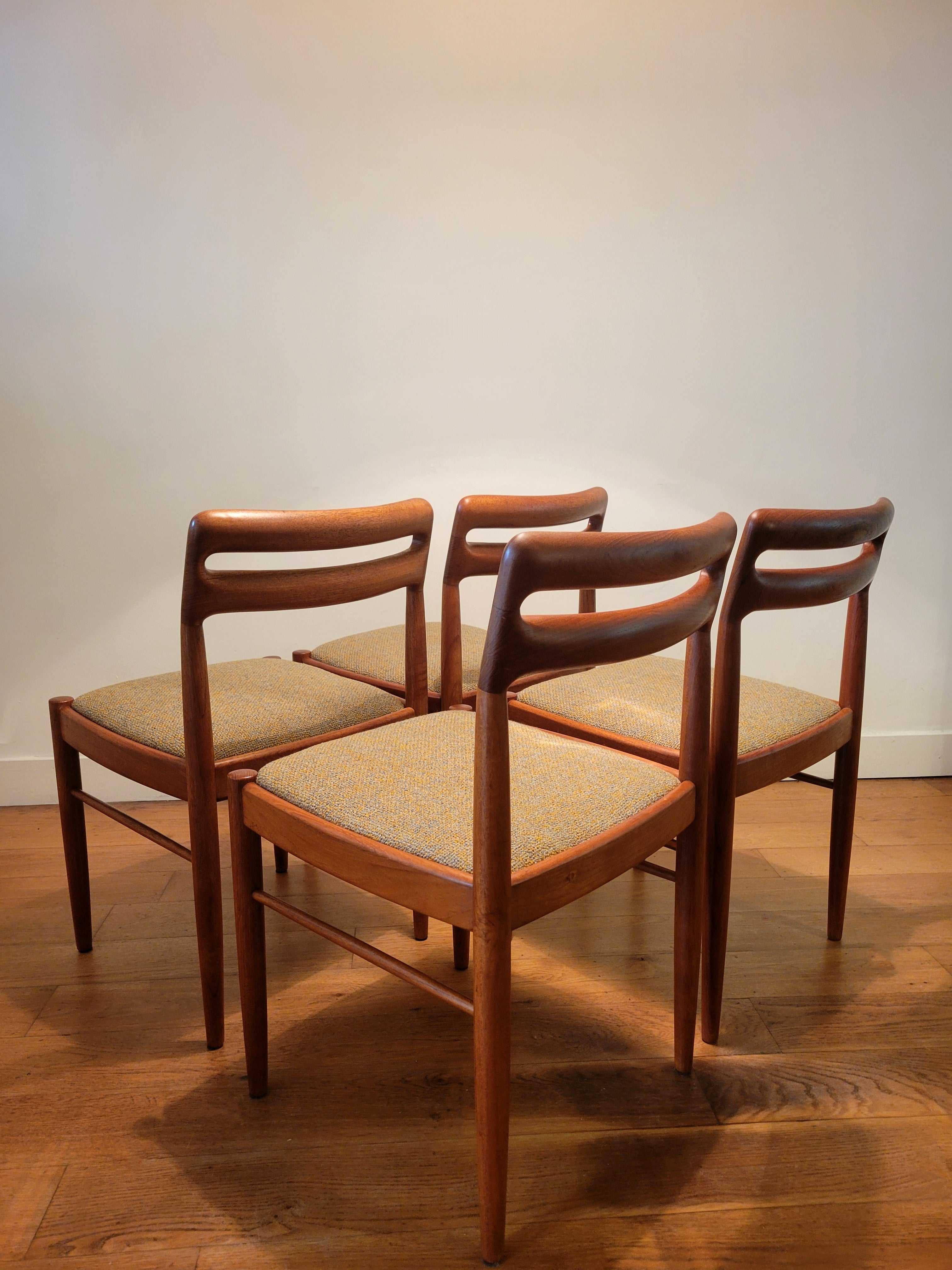 Set_of_4_dining_chairs_by_H.W._Klein_for_Bramin_in_teak