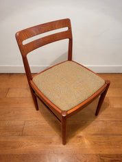 Set_of_4_dining_chairs_by_H.W._Klein_for_Bramin_in_teak